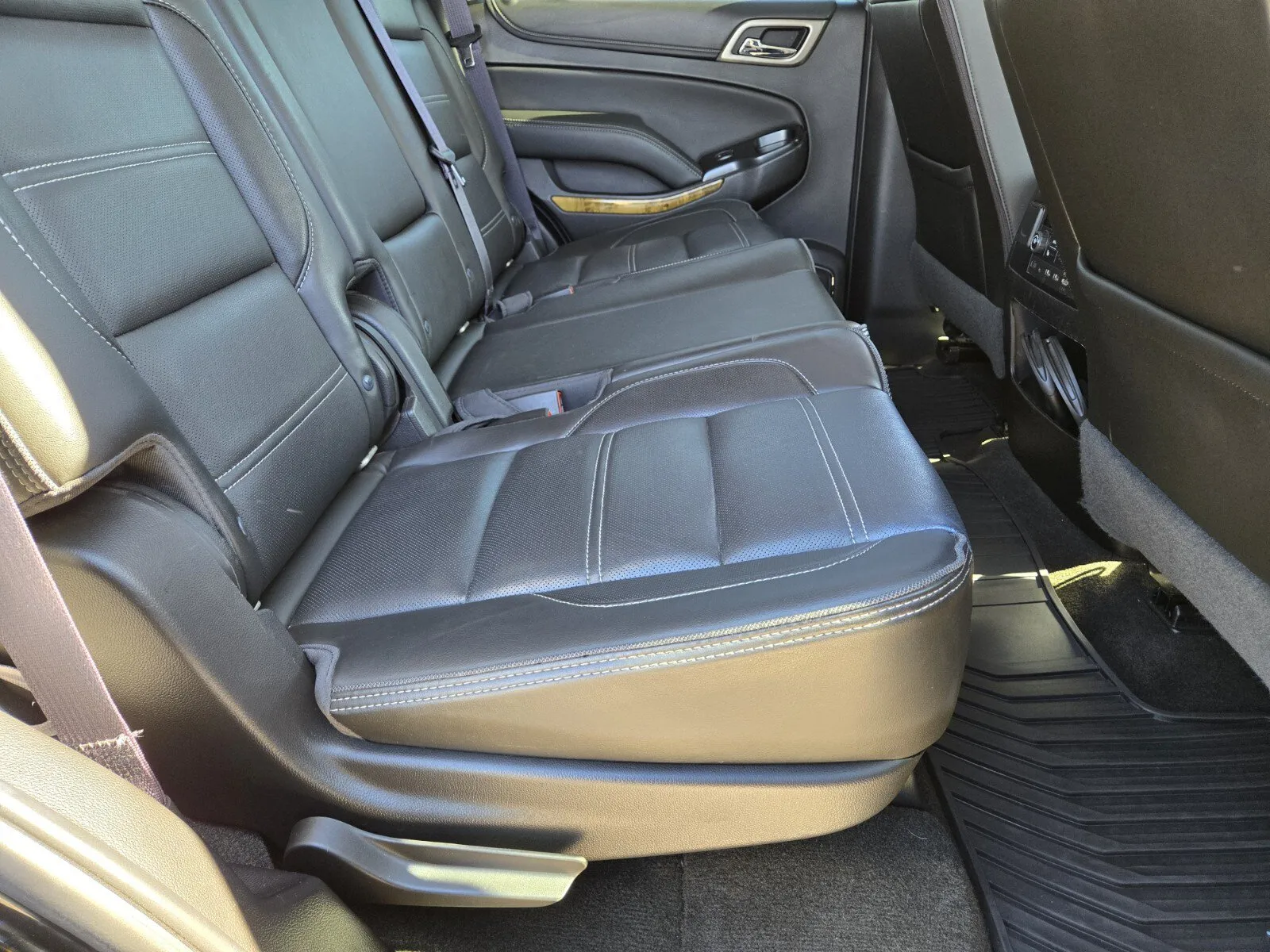 GMC Yukon photo 13