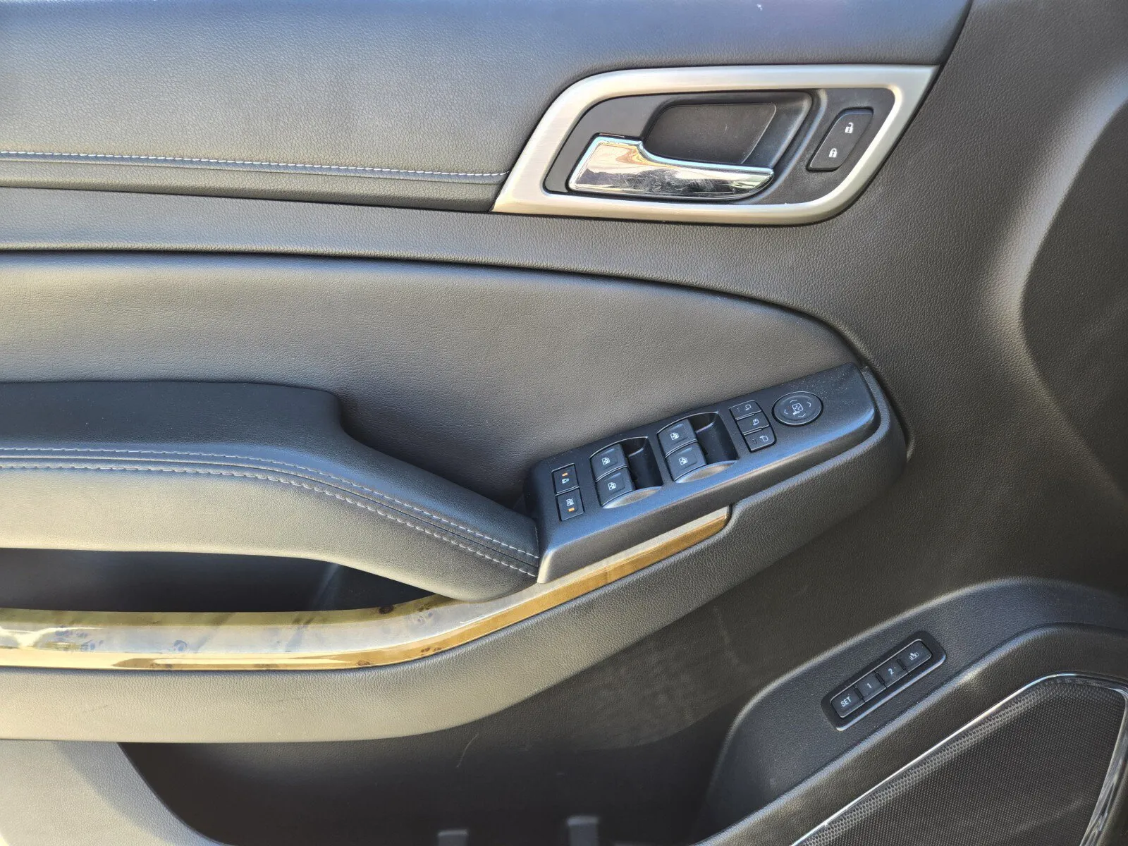 GMC Yukon photo 16