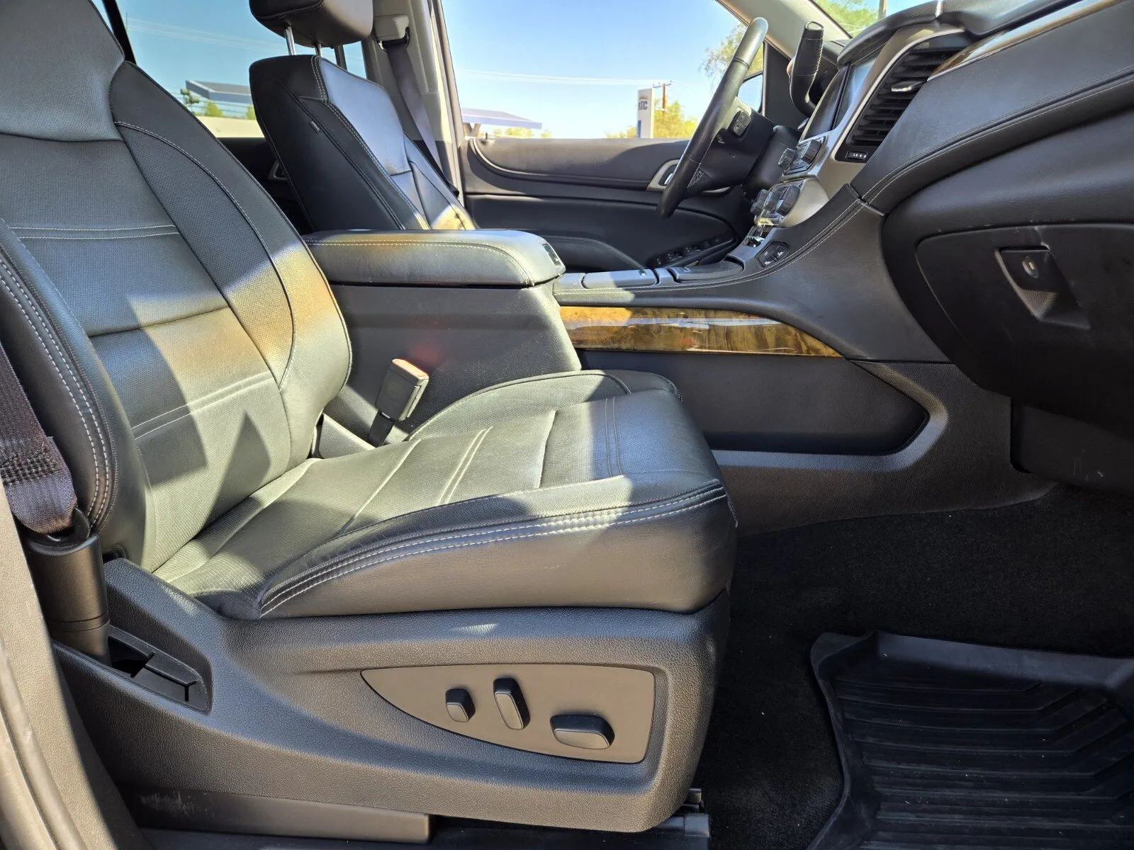 GMC Yukon photo 14