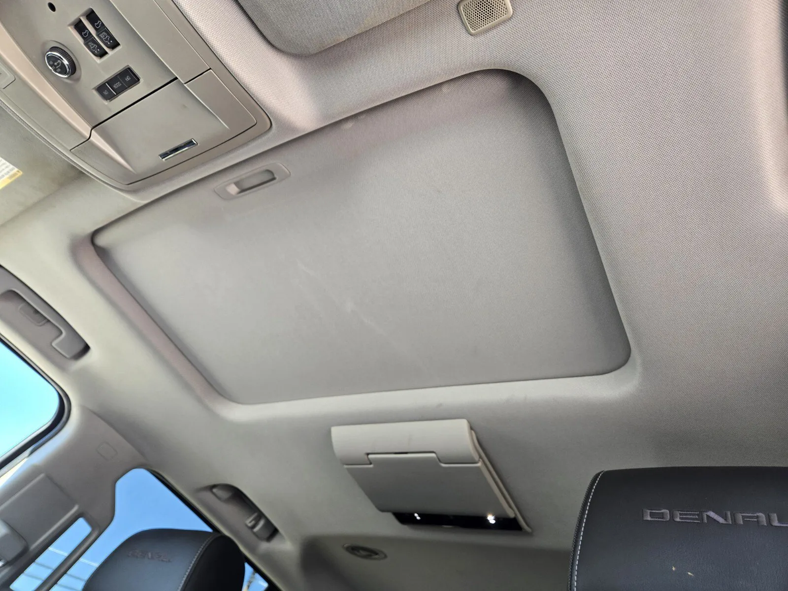GMC Yukon photo 8