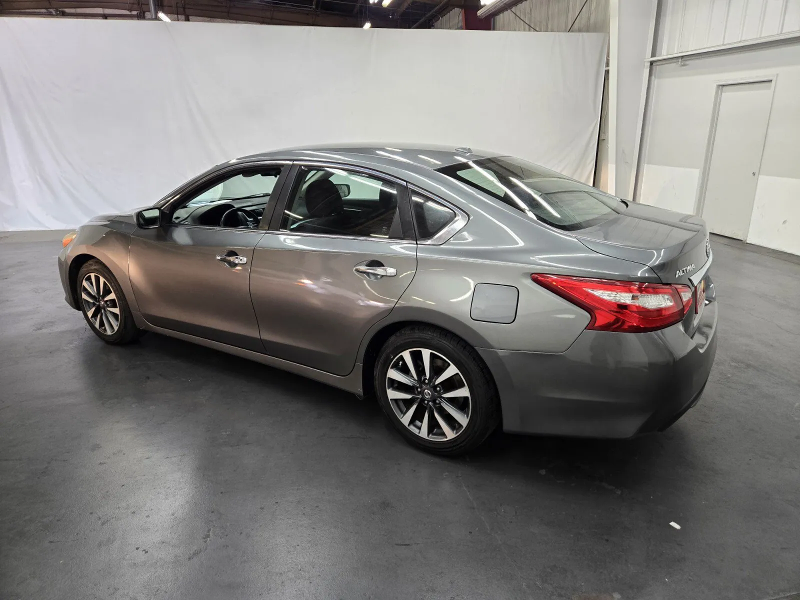 Nissan Altima photo 3