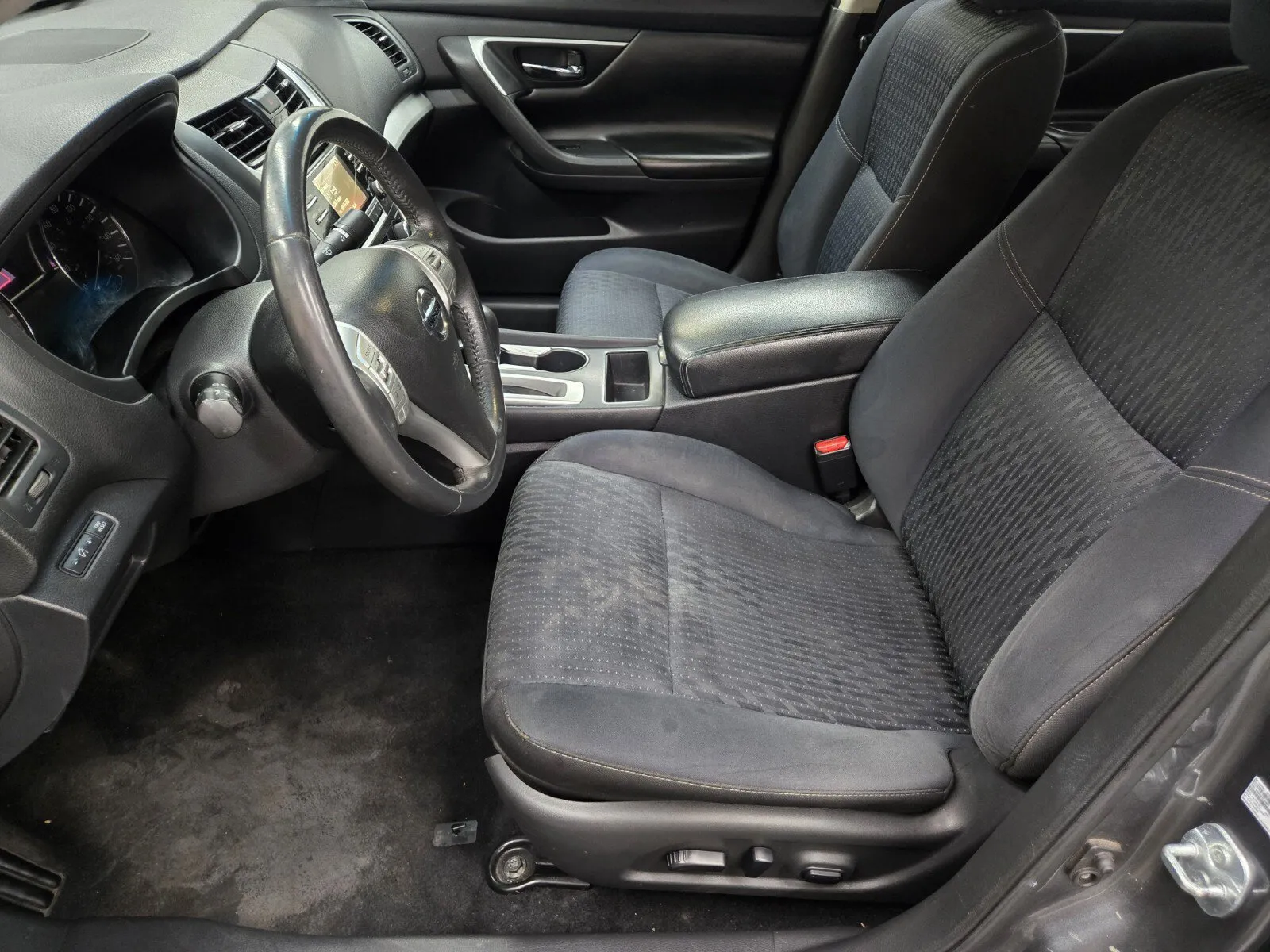 Nissan Altima photo 7