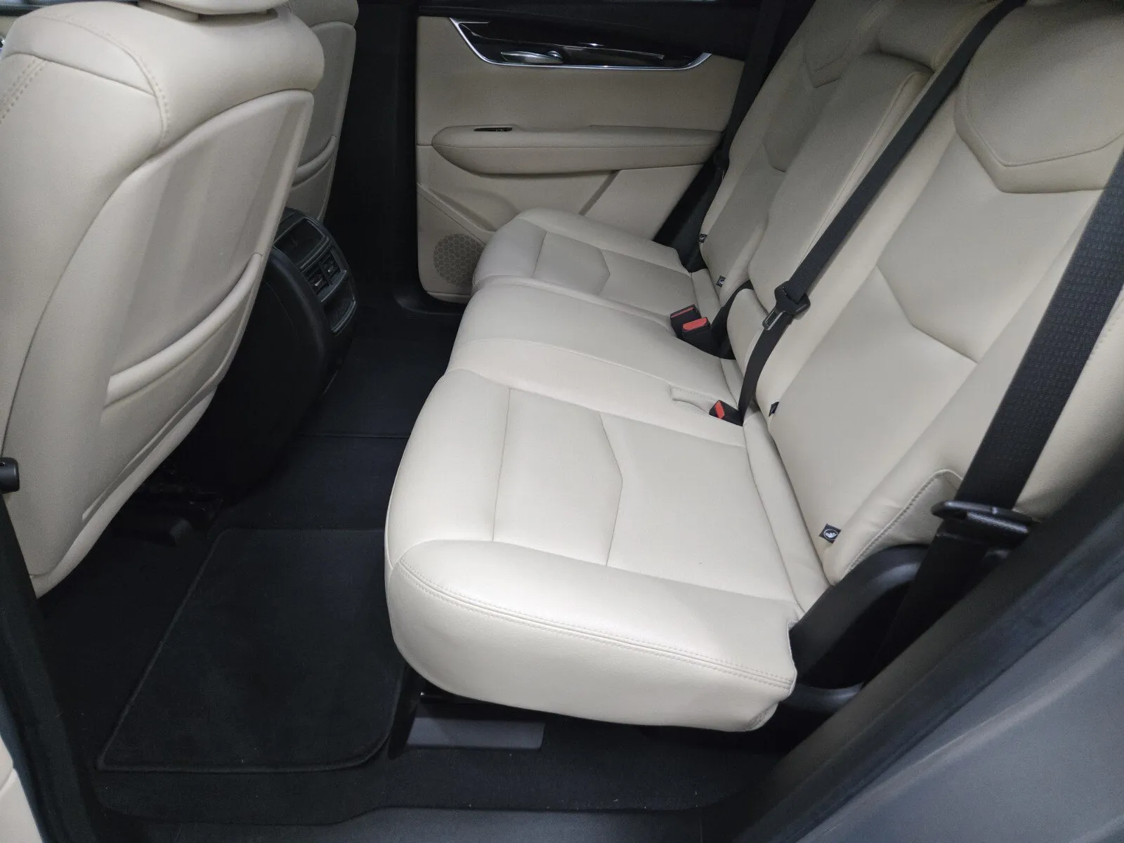 Cadillac XT5 photo 8