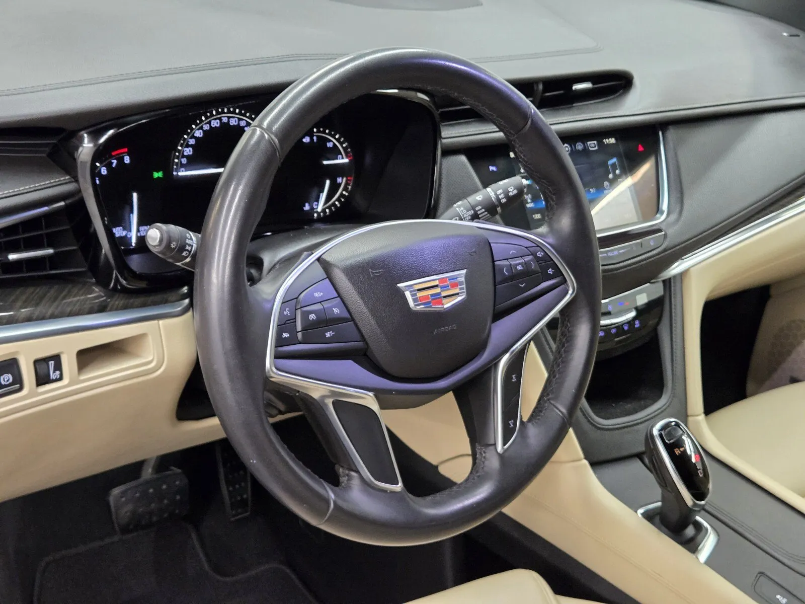 Cadillac XT5 photo 15