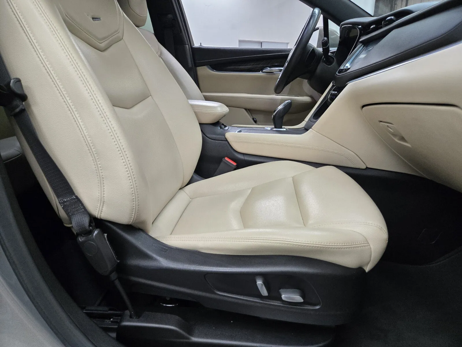 Cadillac XT5 photo 12