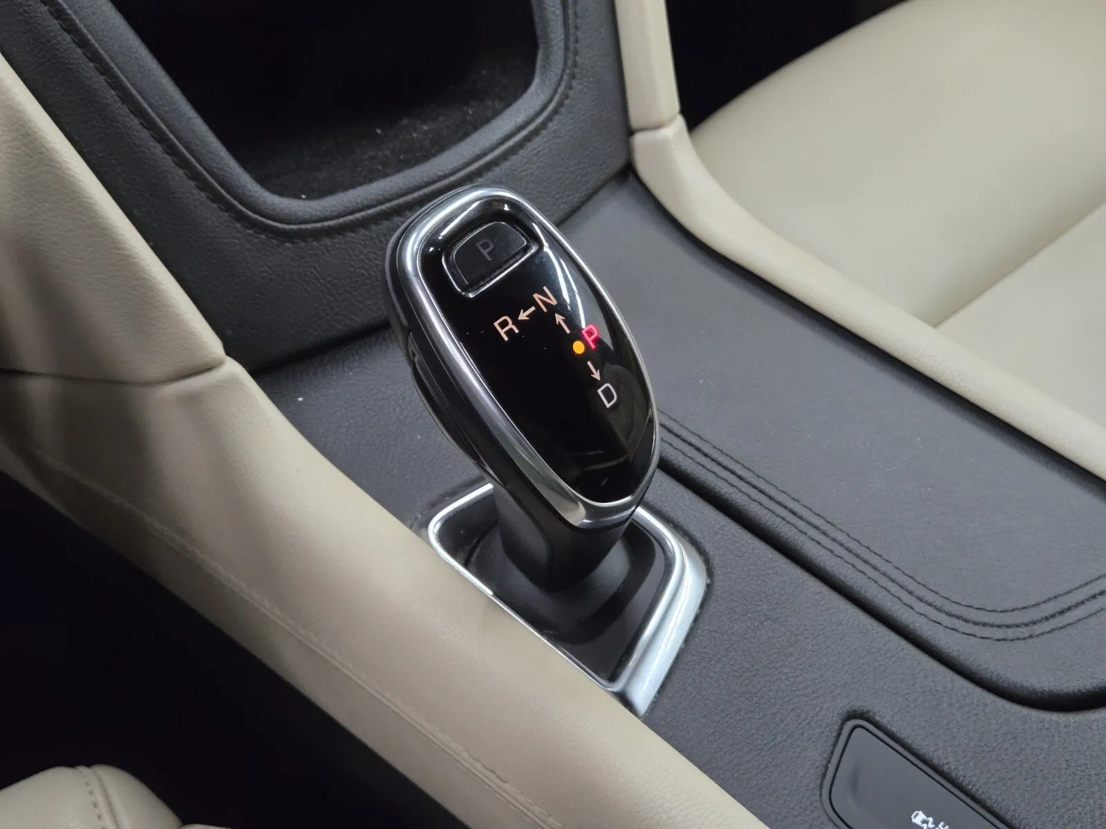 Cadillac XT5 photo 19