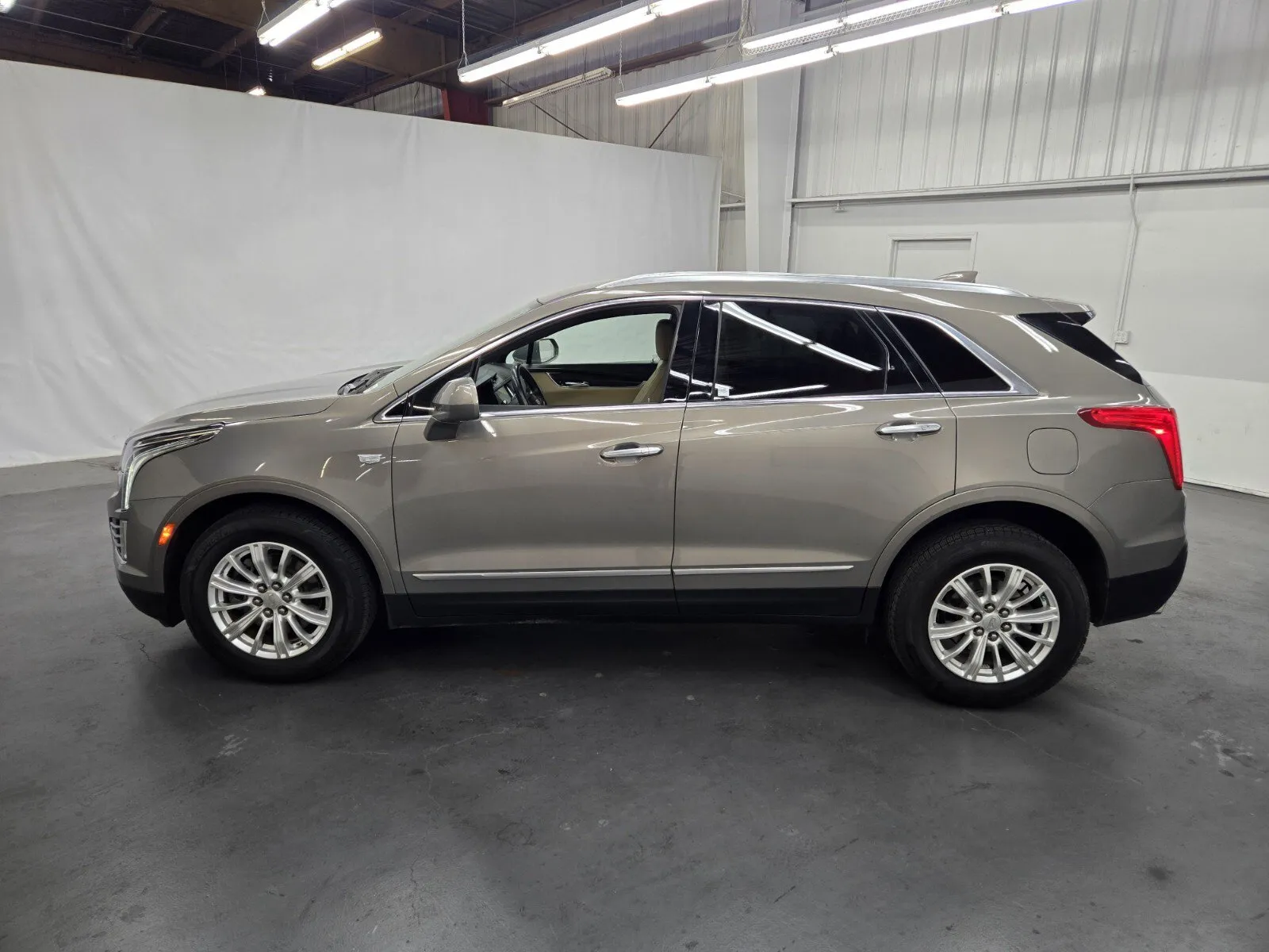 Cadillac XT5 photo 2