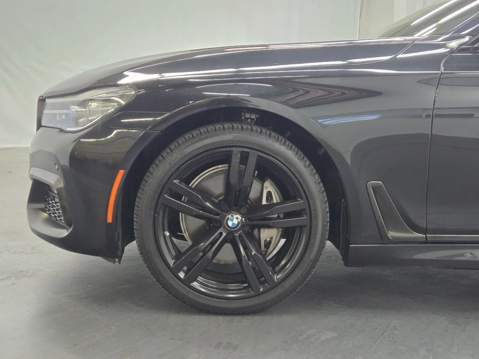 BMW 7 Series photo 6