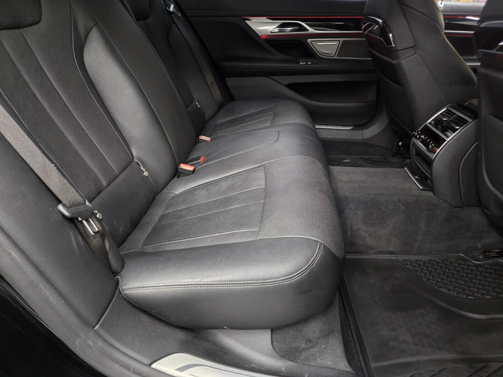 BMW 7 Series photo 11