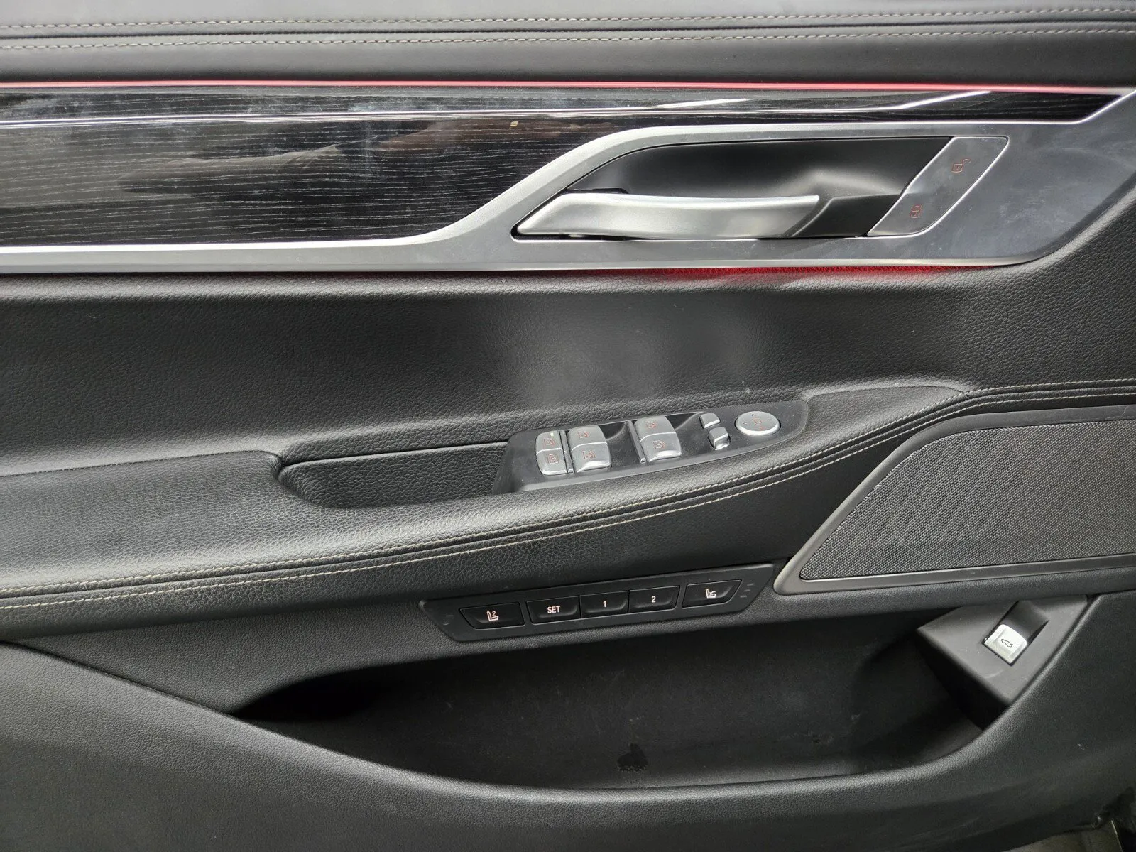 BMW 7 Series photo 14