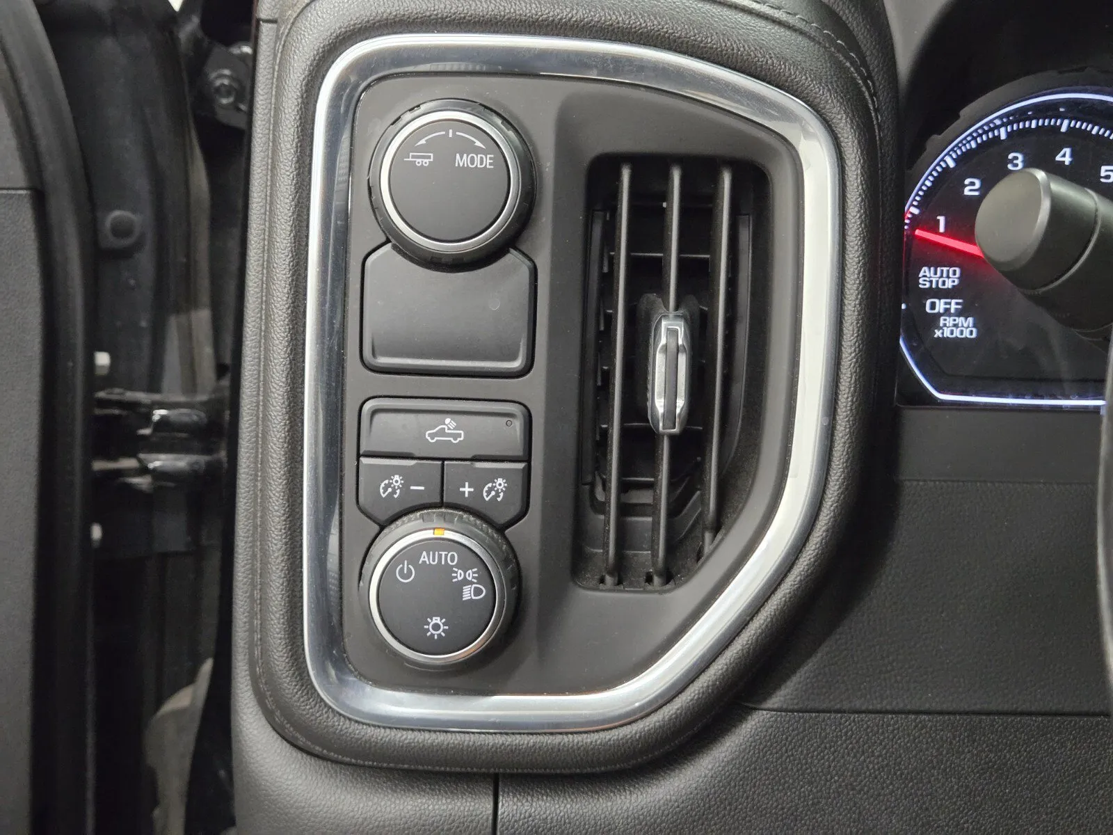 Chevrolet Silverado photo 19