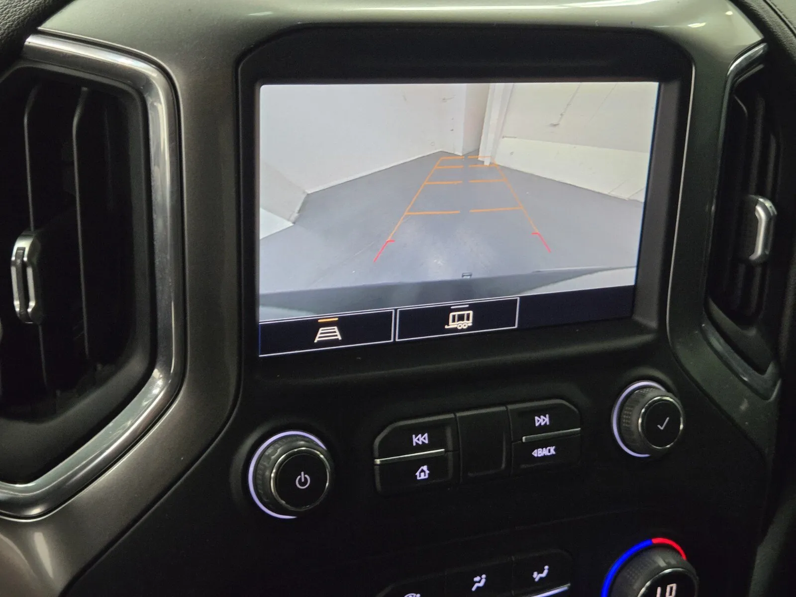 Chevrolet Silverado photo 18