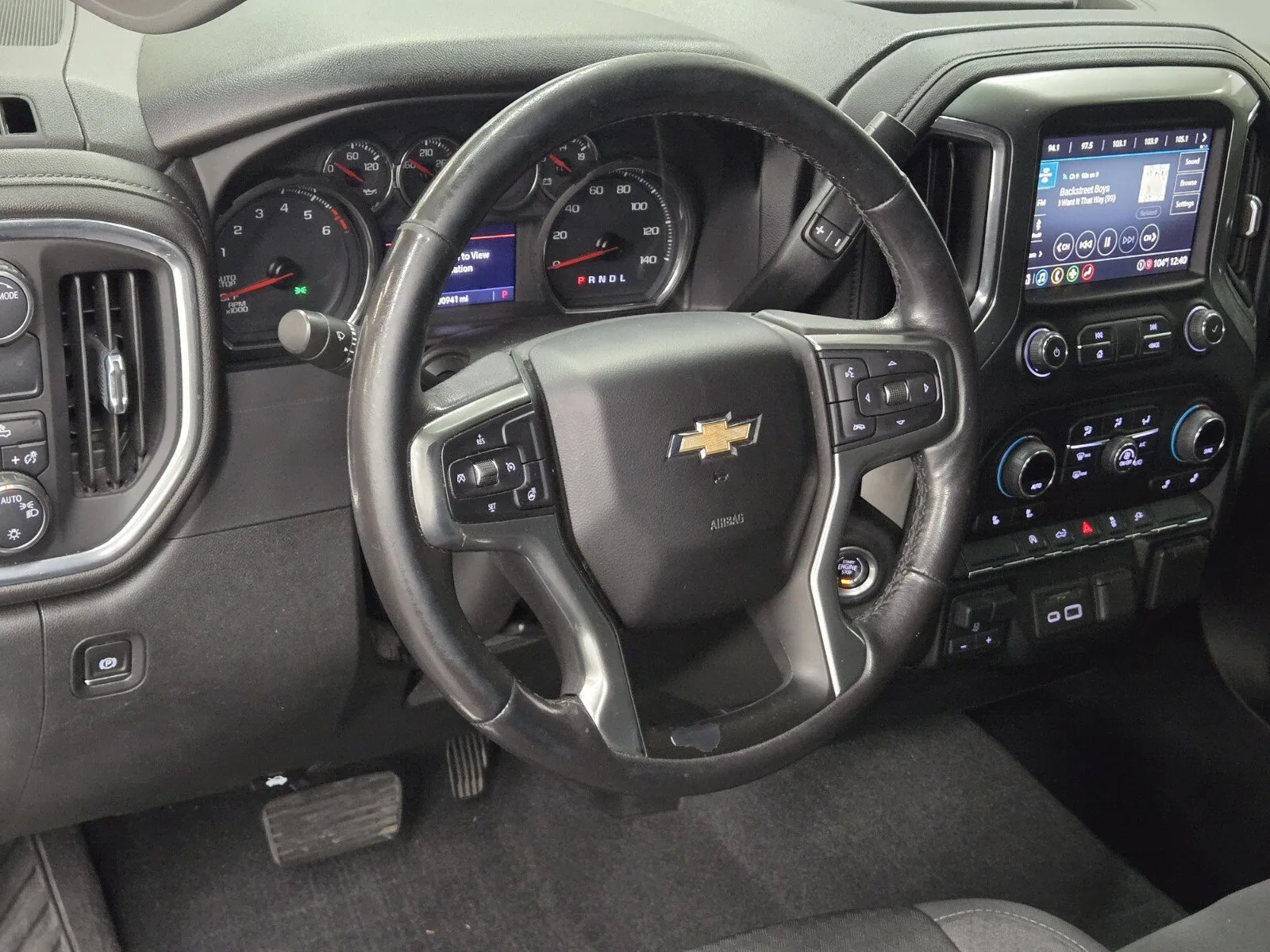 Chevrolet Silverado photo 15
