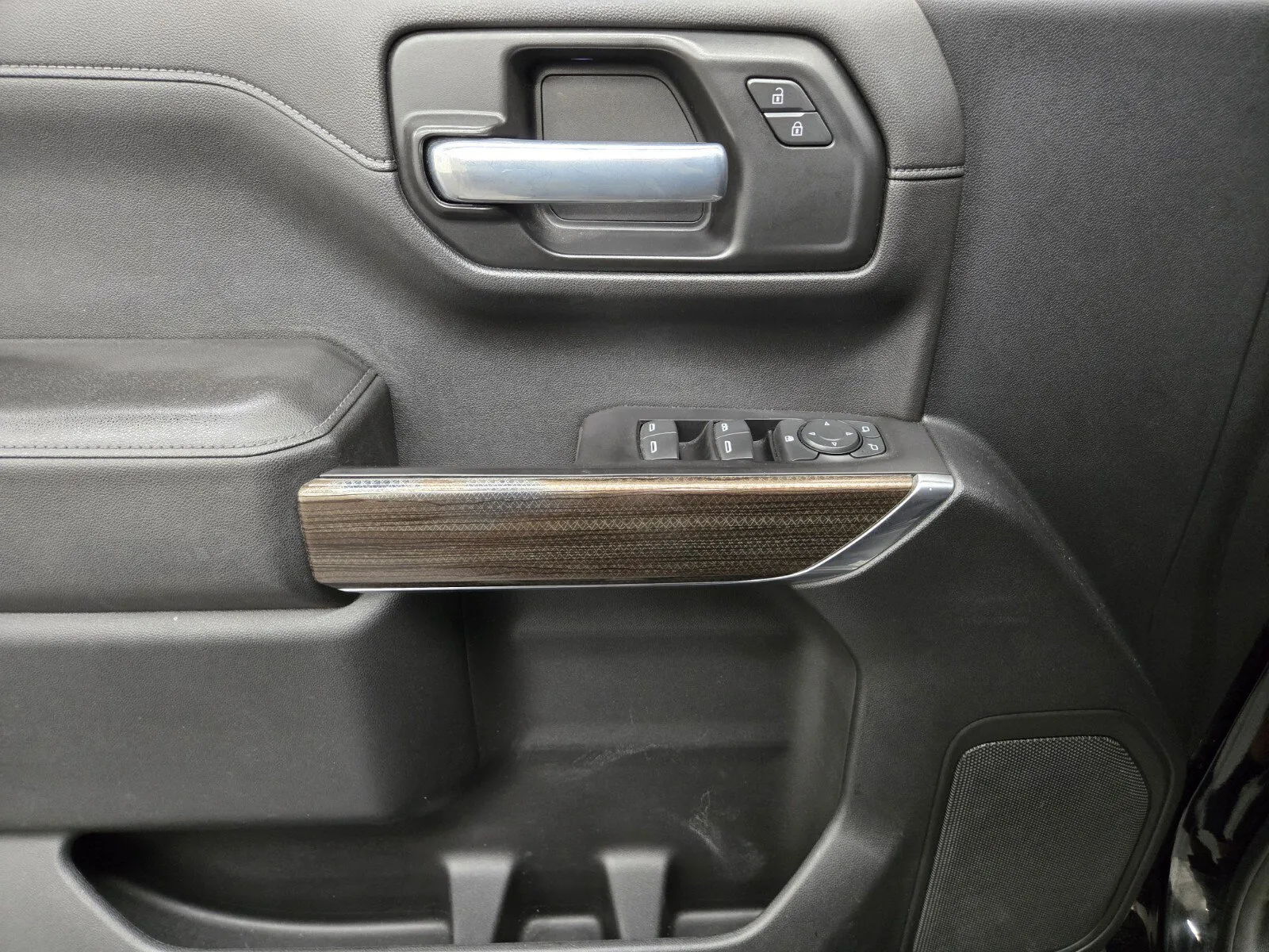 Chevrolet Silverado photo 14