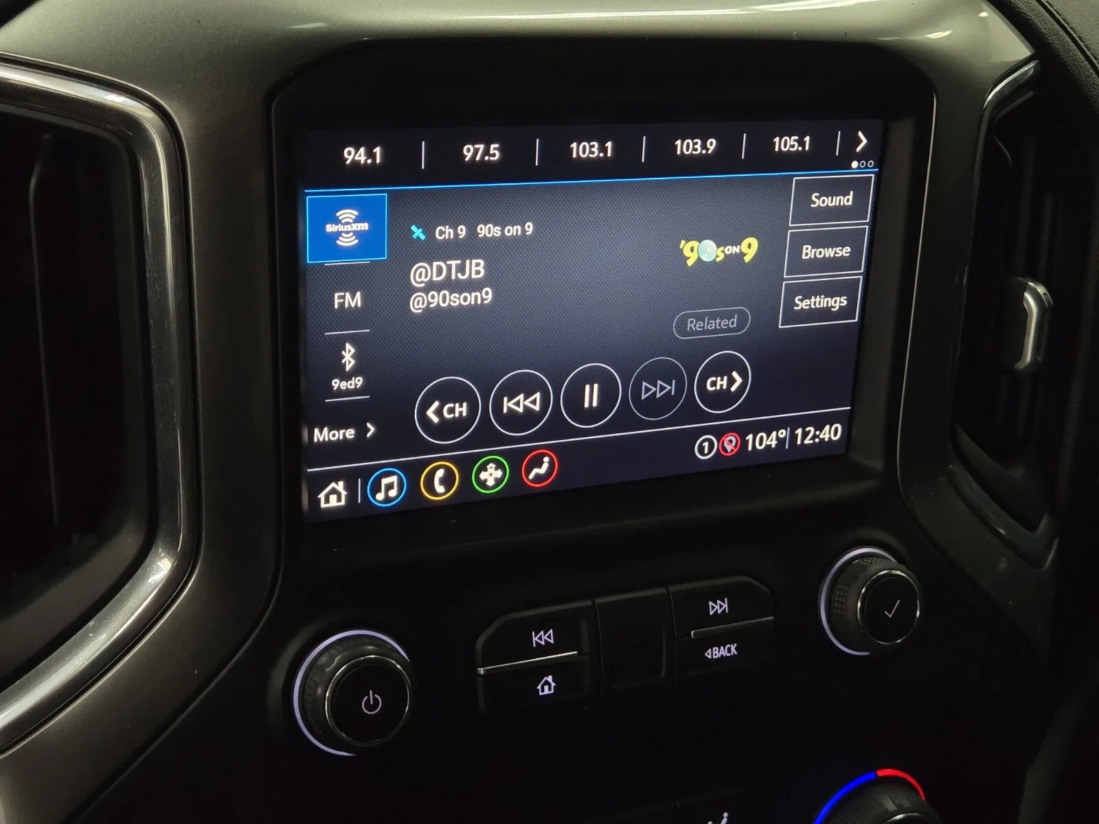 Chevrolet Silverado photo 17