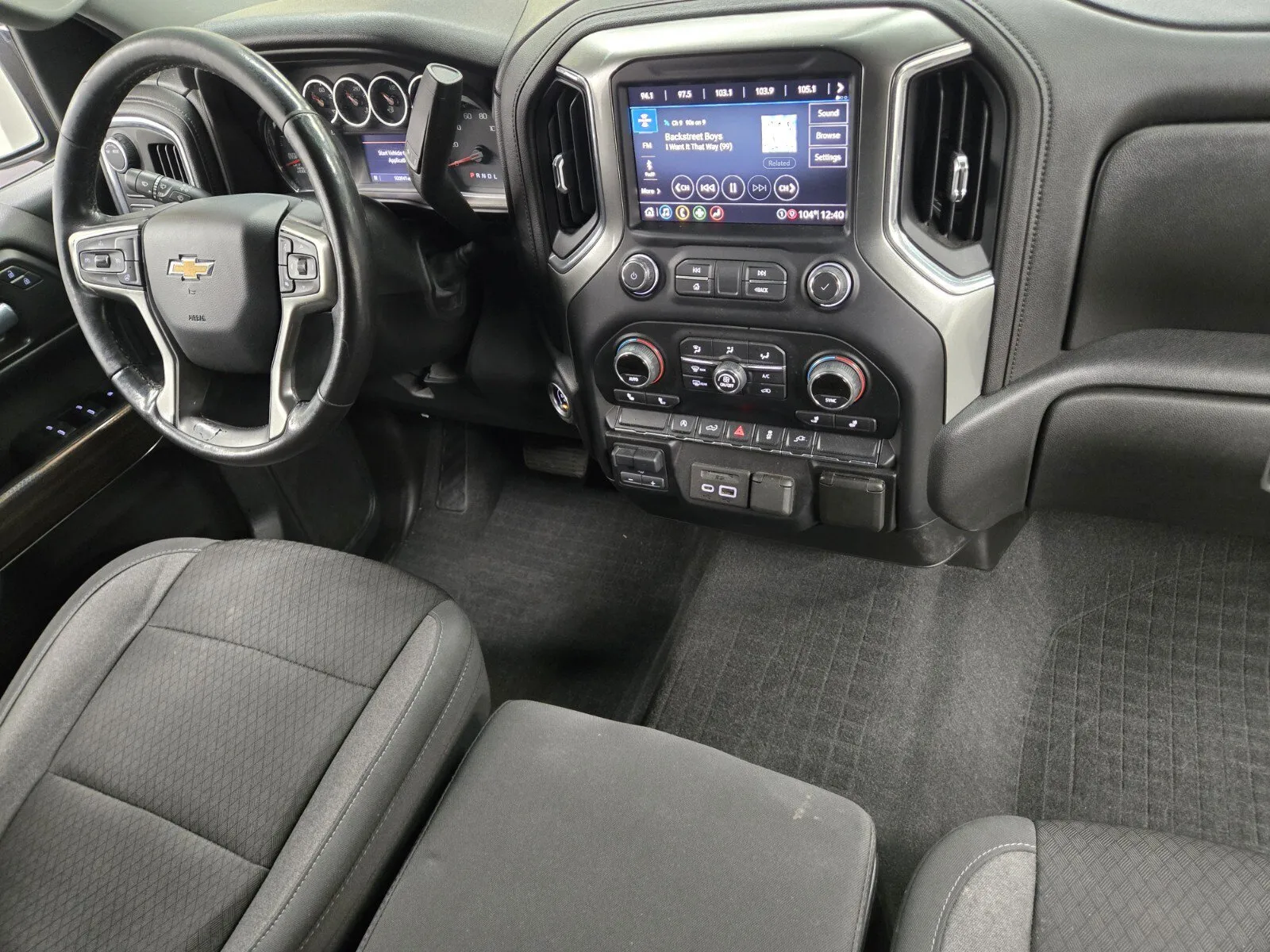 Chevrolet Silverado photo 13