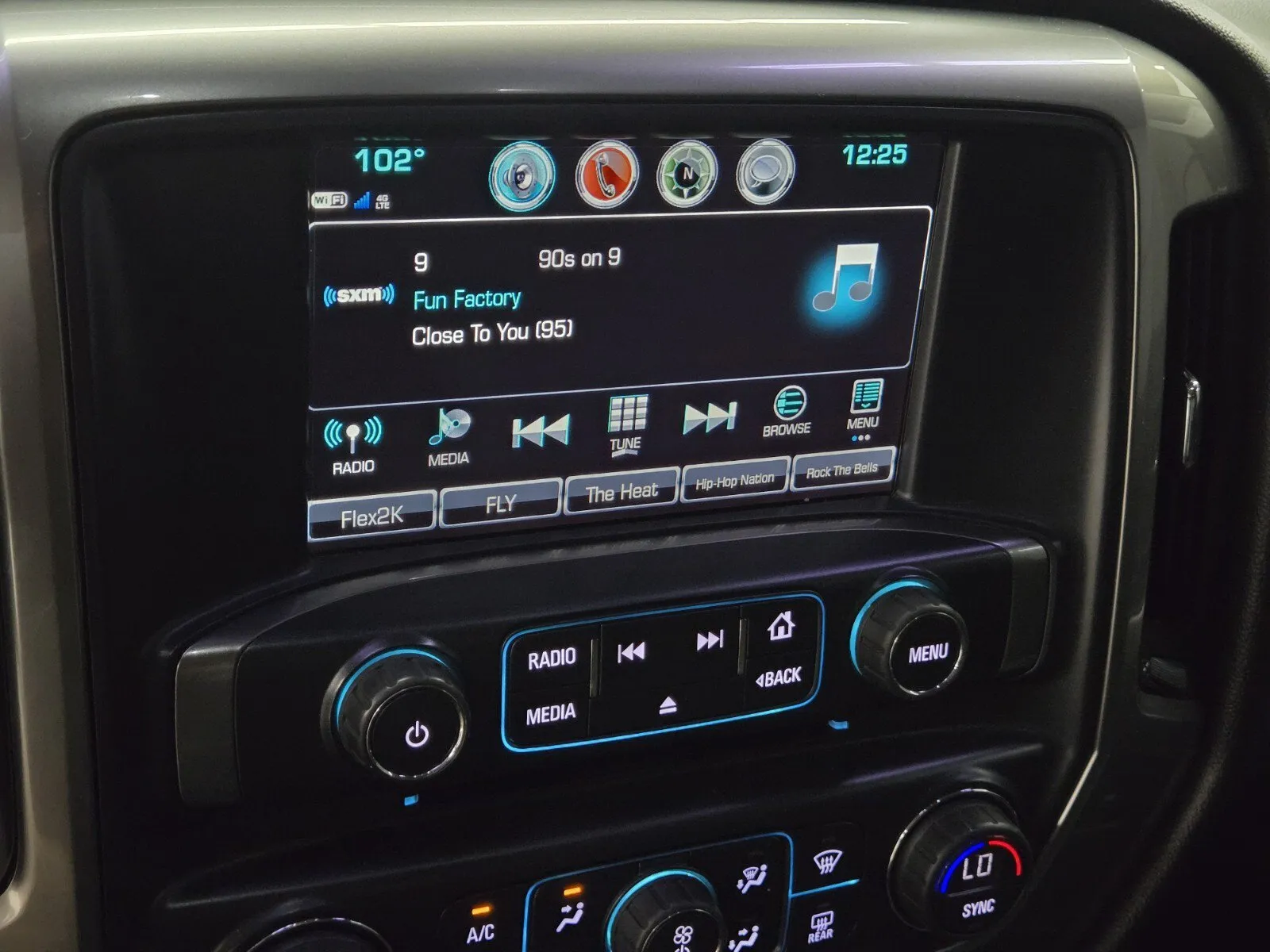 Chevrolet Silverado photo 17