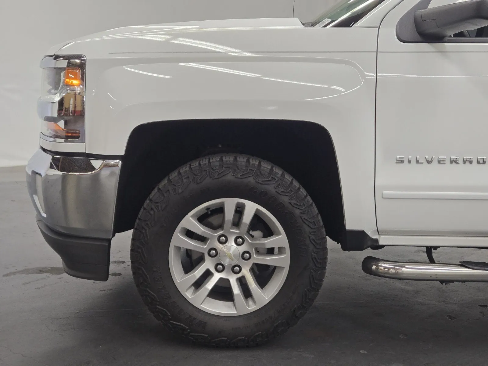Chevrolet Silverado photo 6