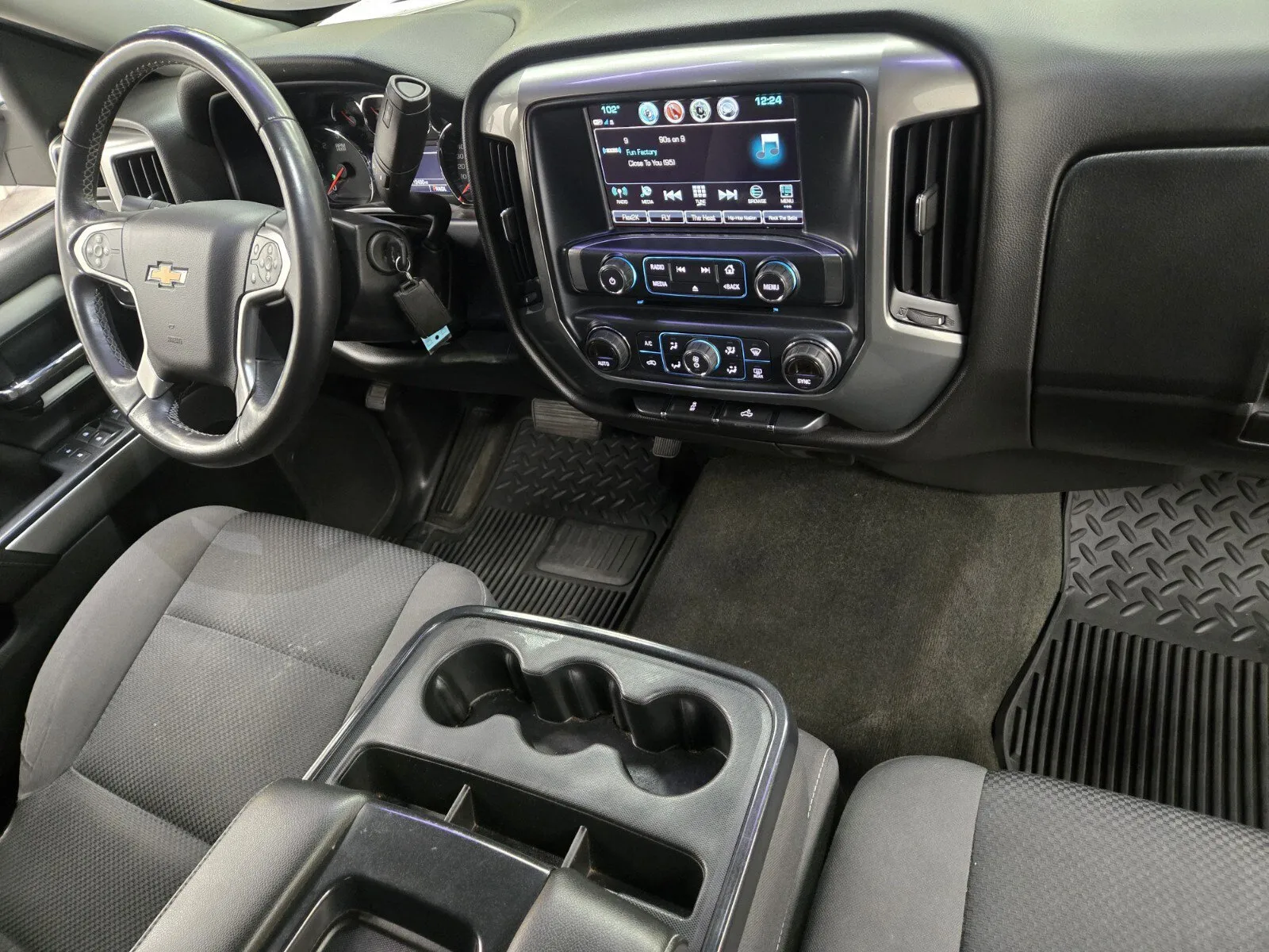 Chevrolet Silverado photo 13