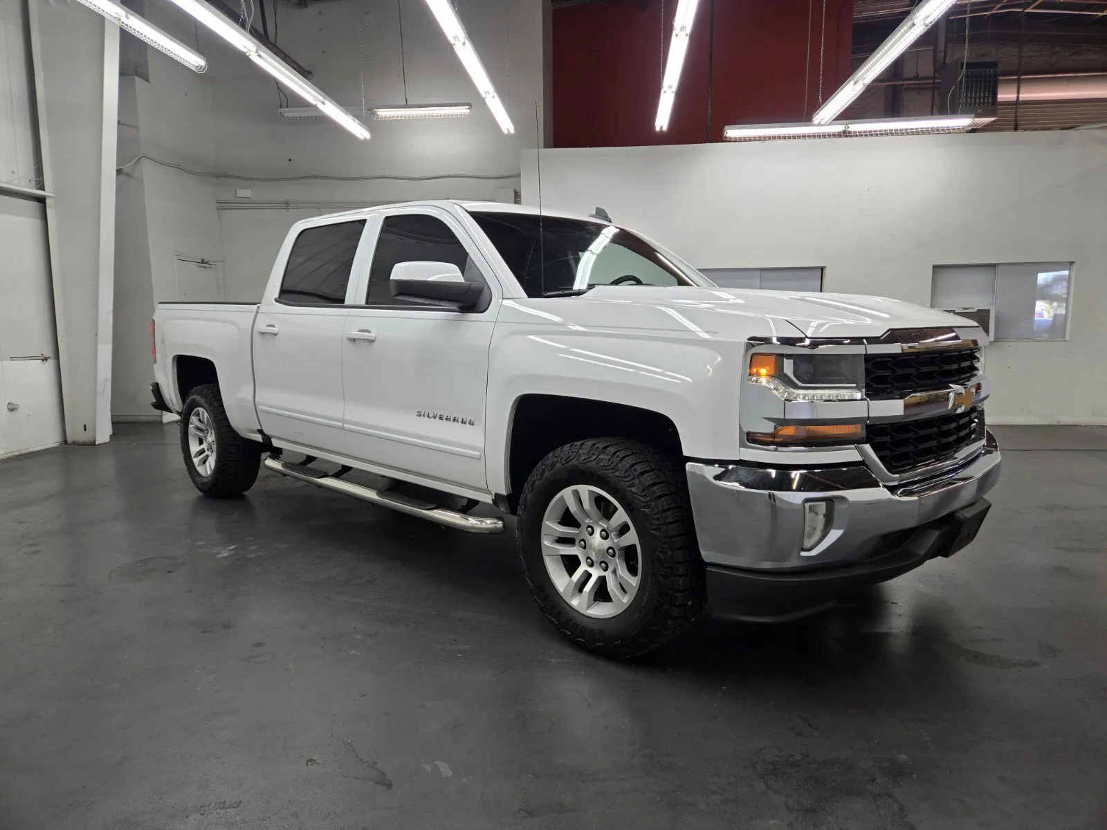 Chevrolet Silverado photo 4