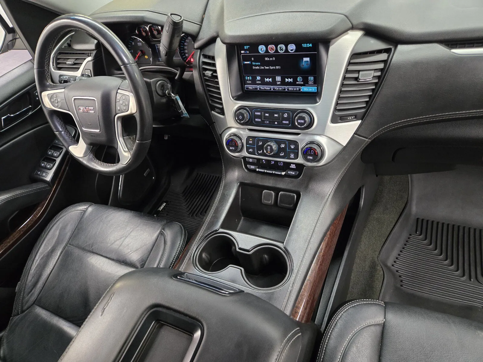 GMC Yukon XL photo 13