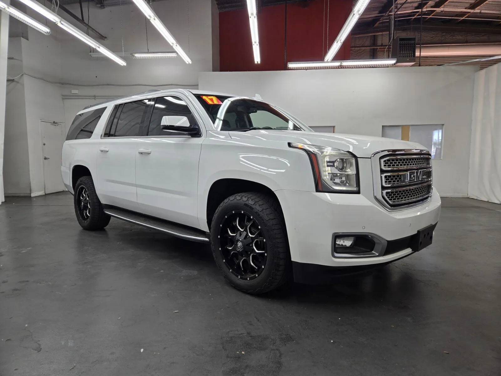 GMC Yukon XL photo 3