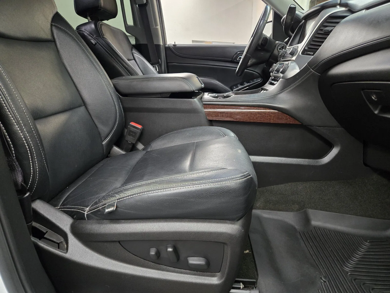 GMC Yukon XL photo 12