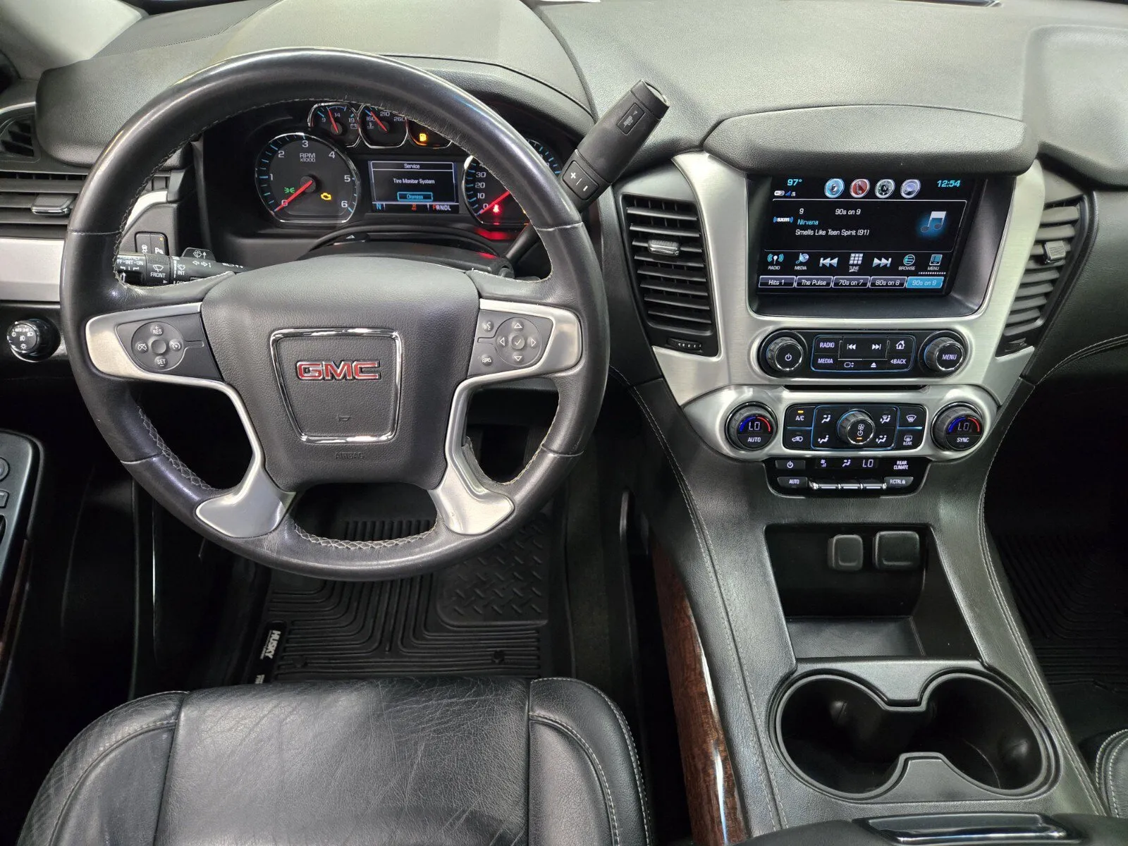 GMC Yukon XL photo 9