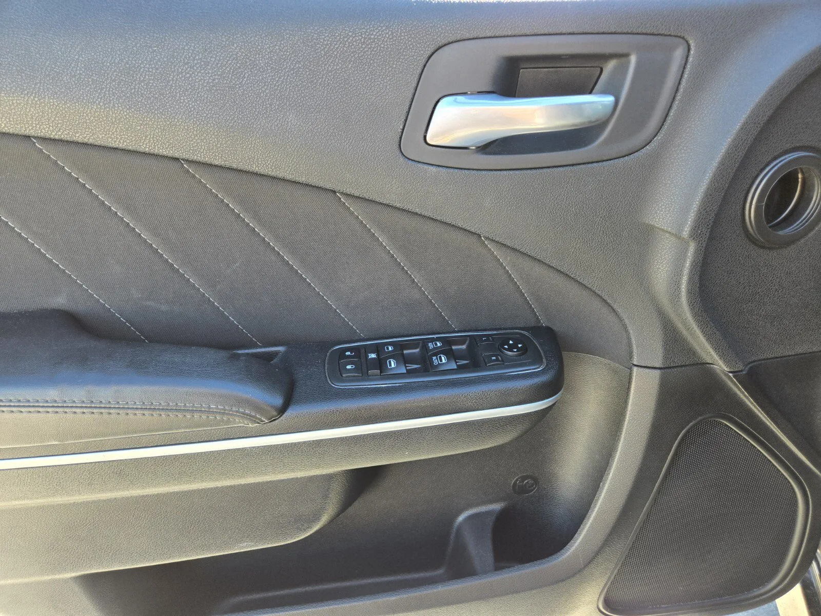 Dodge Charger photo 14
