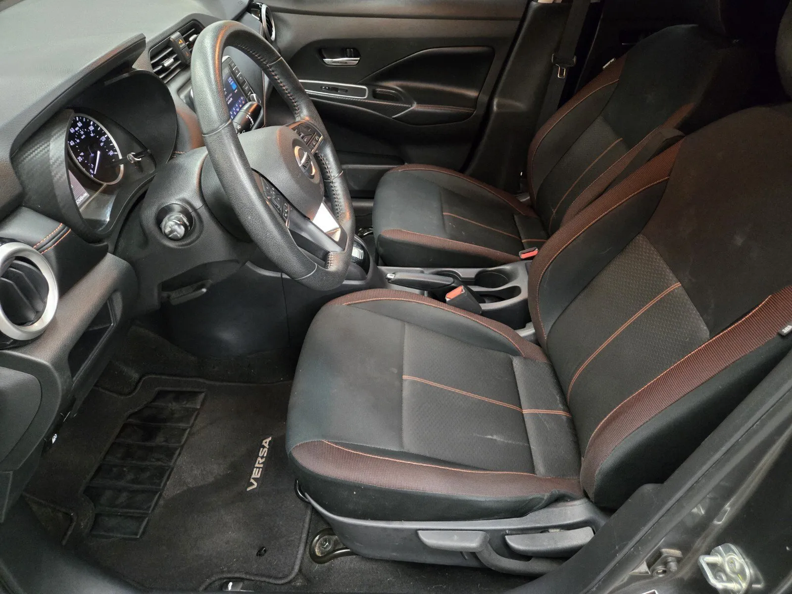 Nissan Versa photo 7