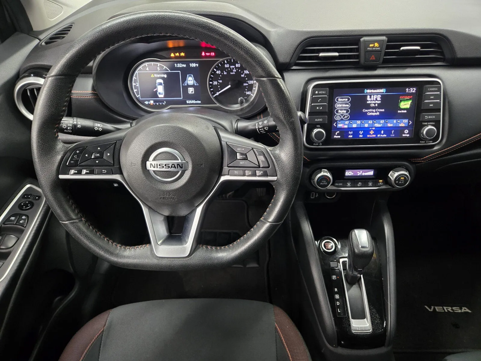 Nissan Versa photo 9