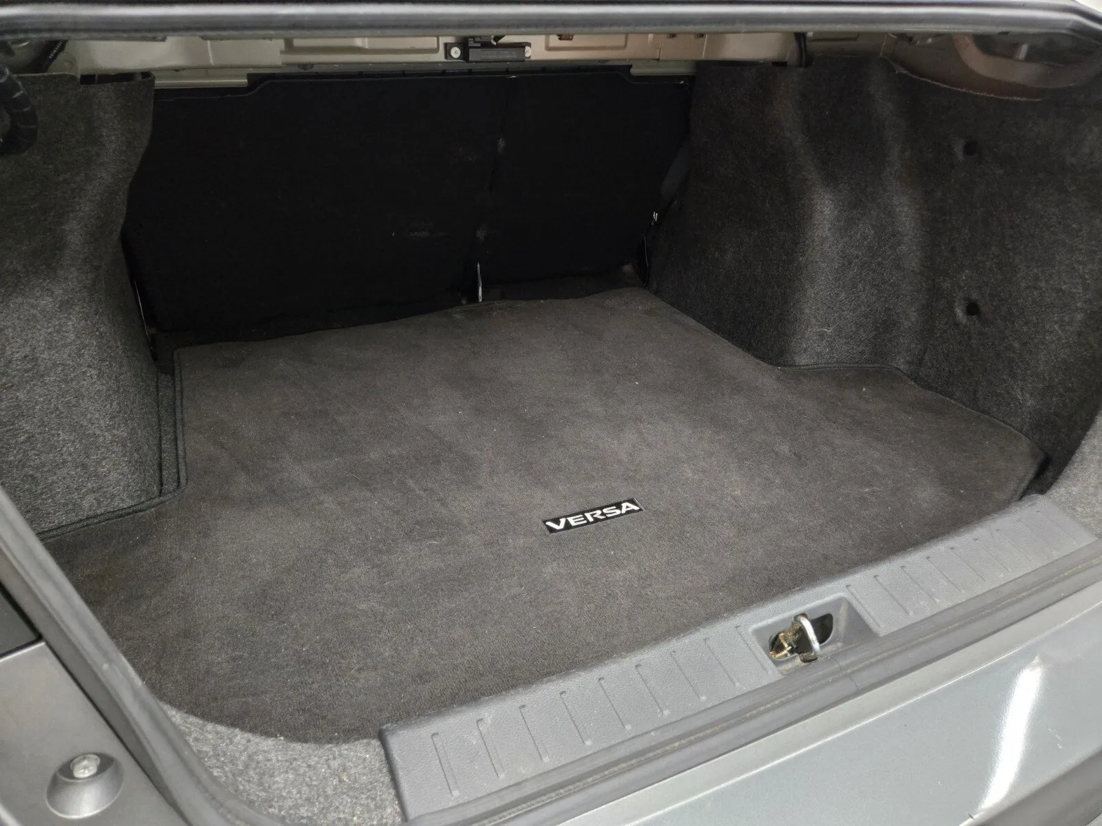Nissan Versa photo 10