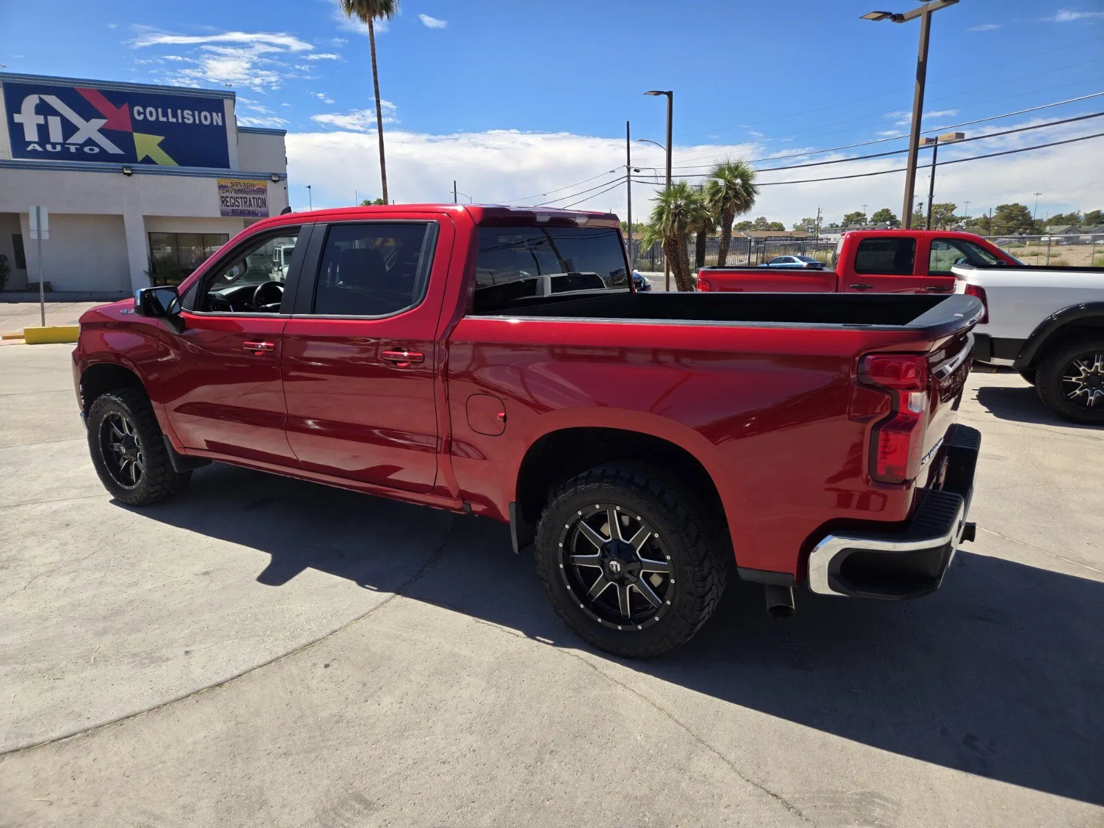 Chevrolet Silverado photo 3