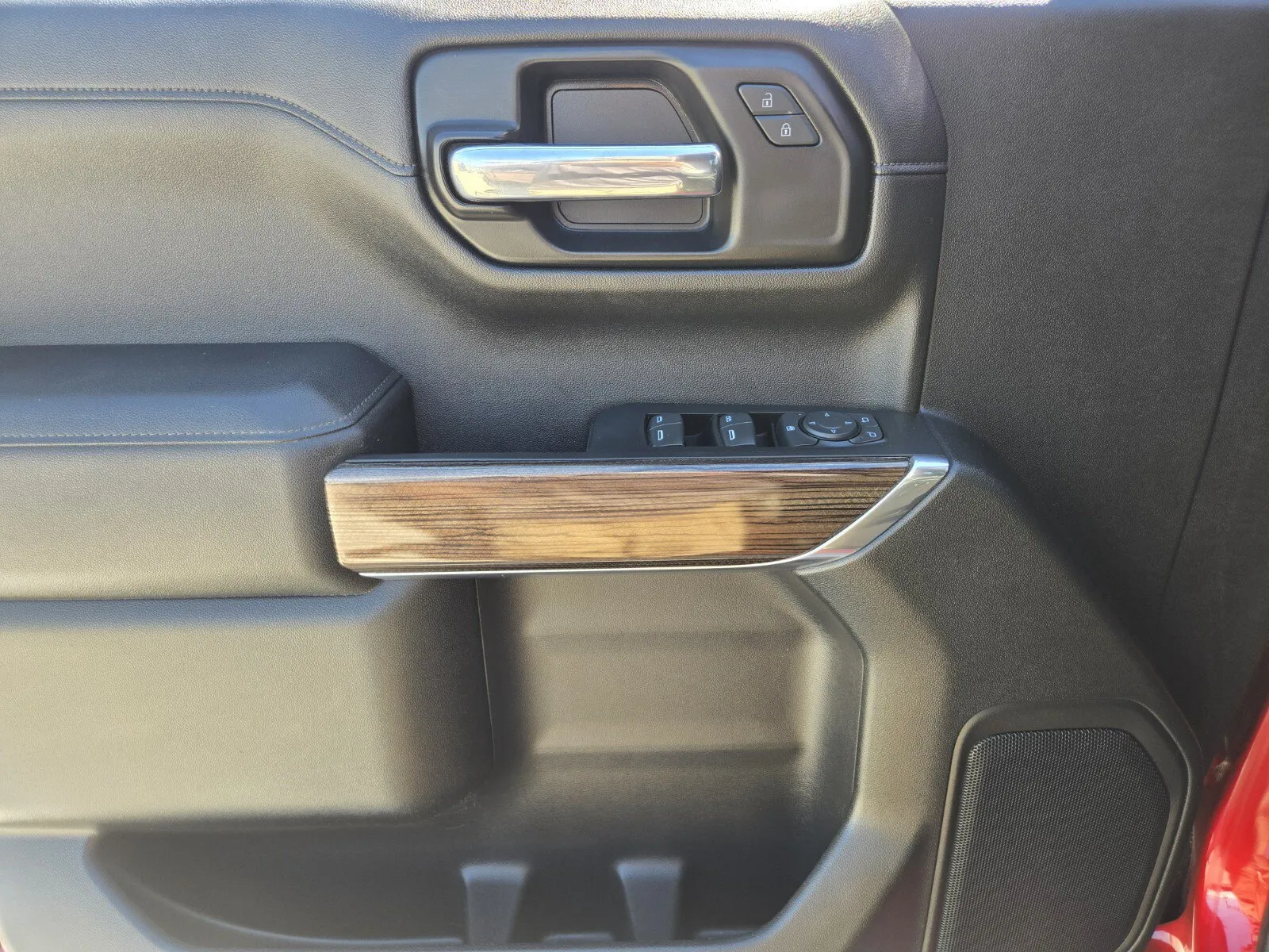 Chevrolet Silverado photo 14