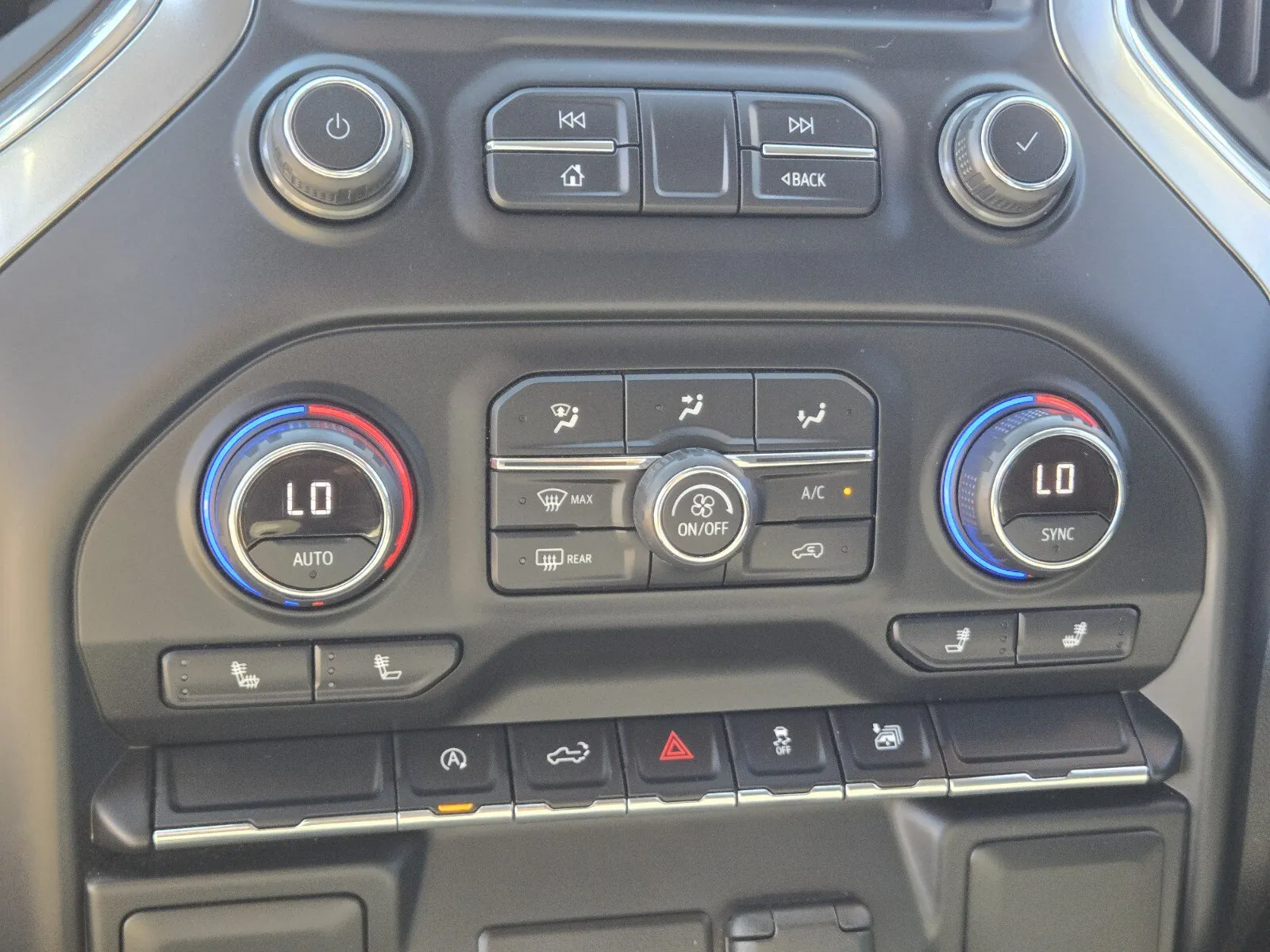 Chevrolet Silverado photo 19