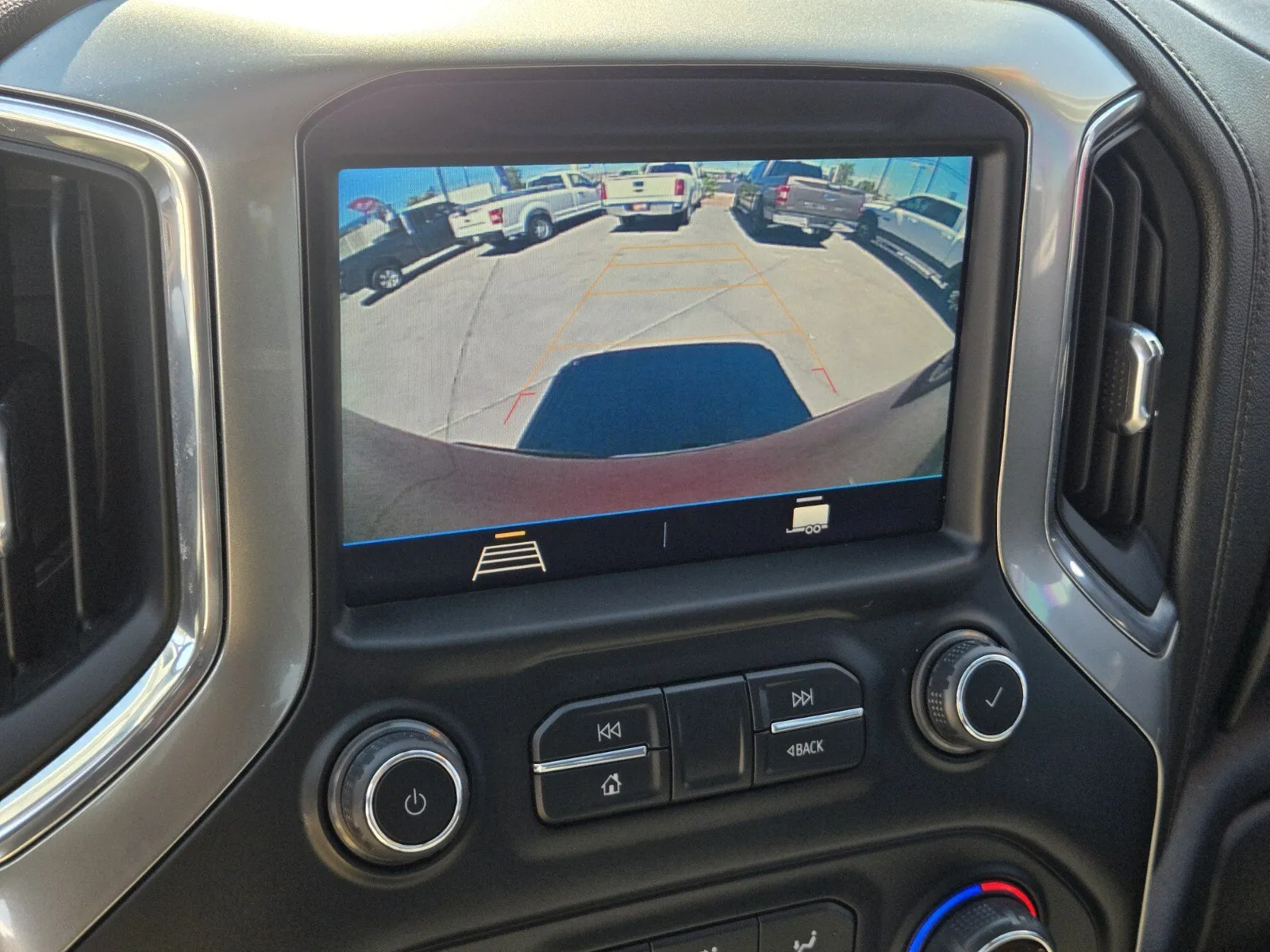 Chevrolet Silverado photo 18