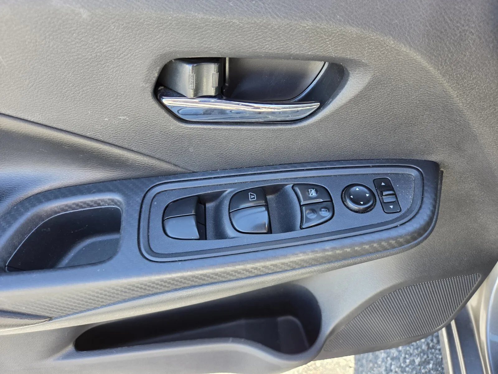 Nissan Versa photo 14