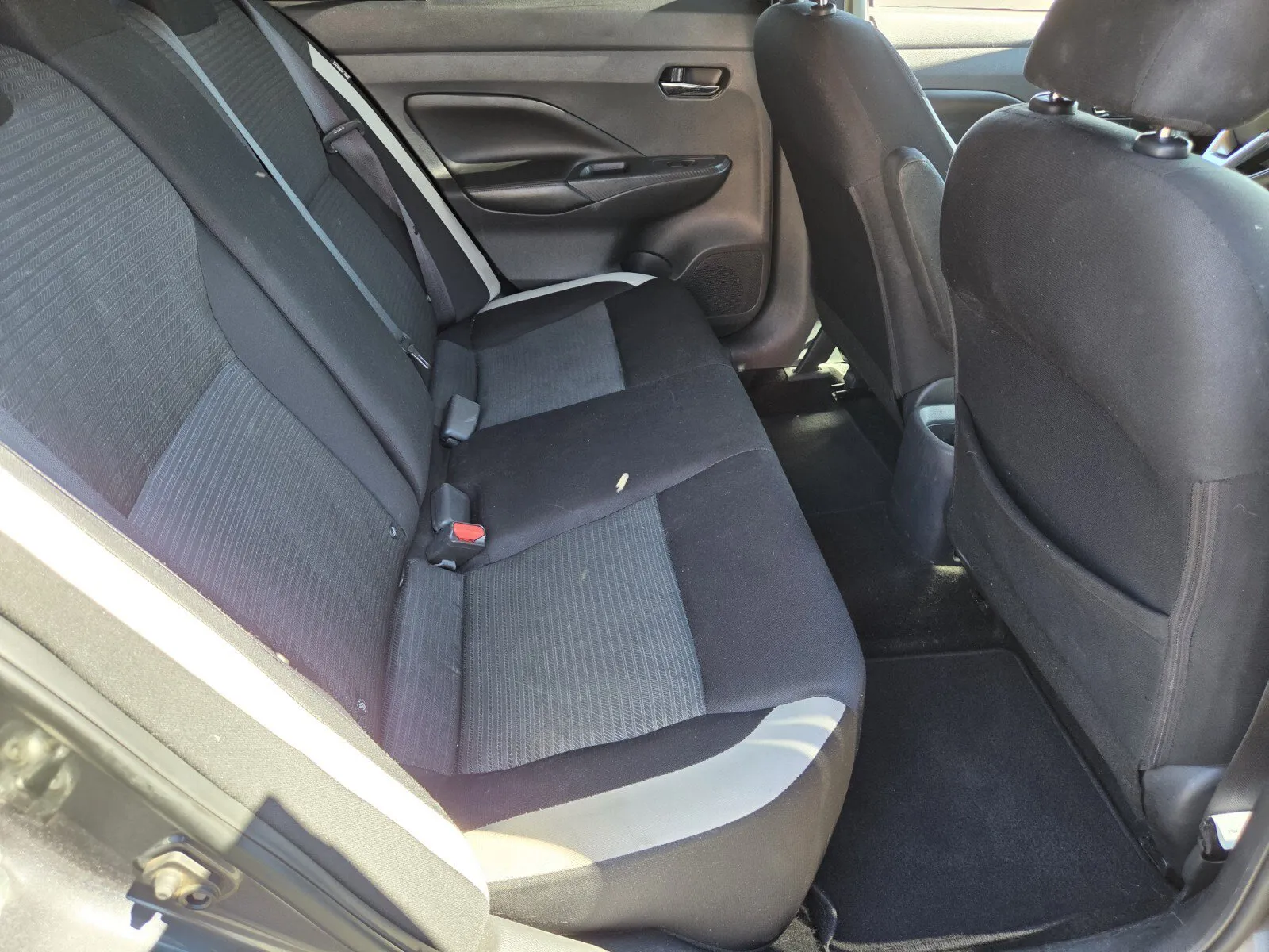 Nissan Versa photo 11