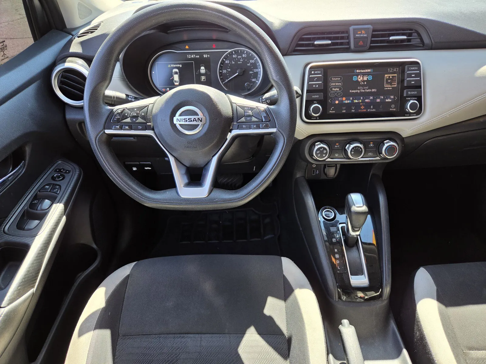 Nissan Versa photo 9