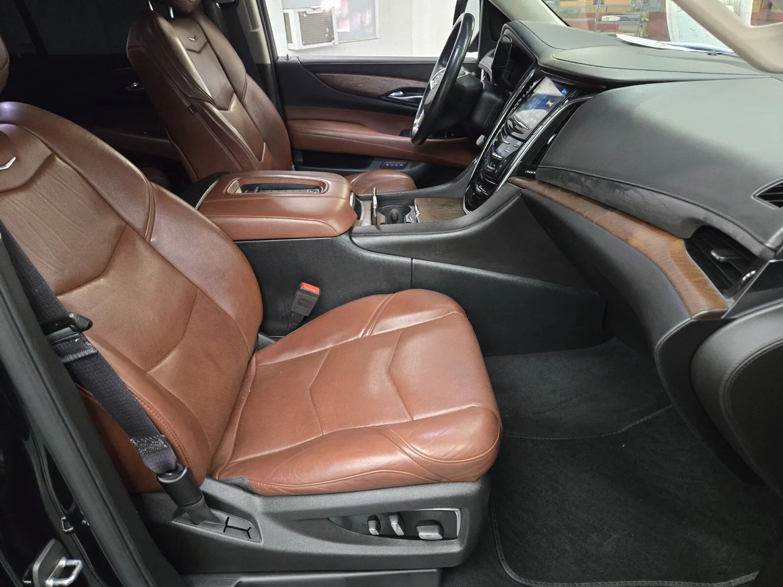 Cadillac Escalade ESV photo 13
