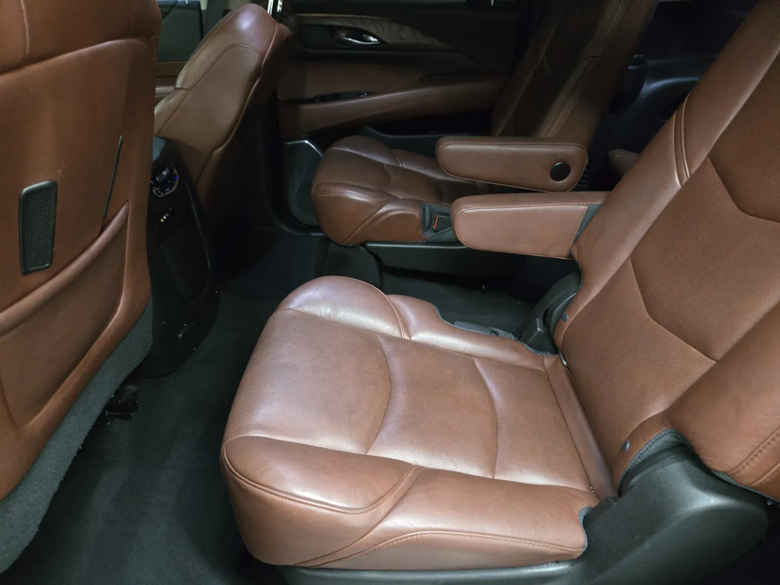 Cadillac Escalade ESV photo 8