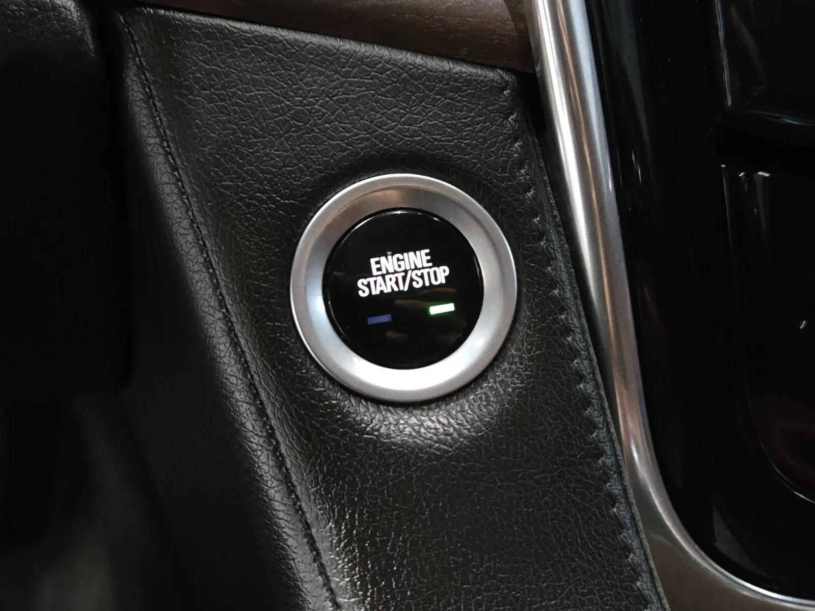 Cadillac Escalade ESV photo 21