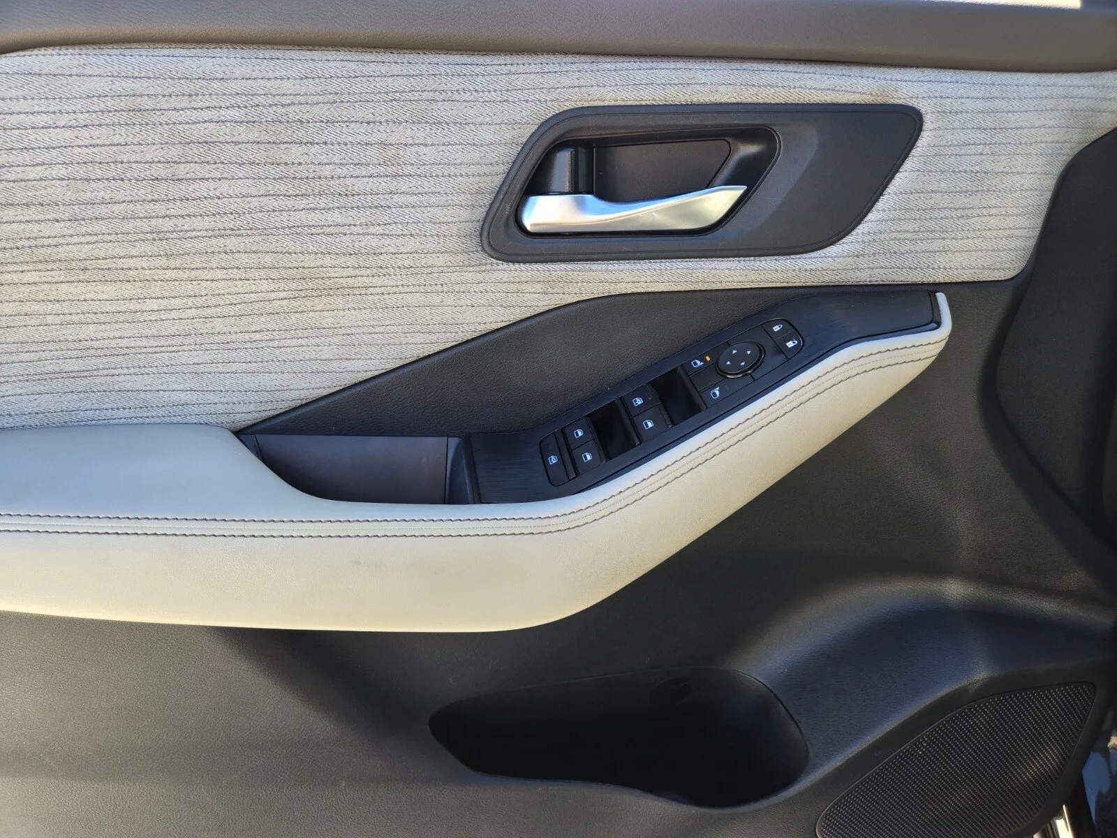 Nissan Rogue photo 14