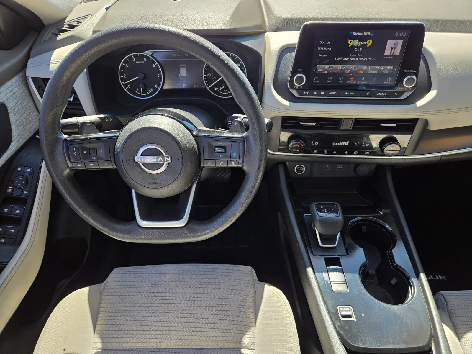 Nissan Rogue photo 9