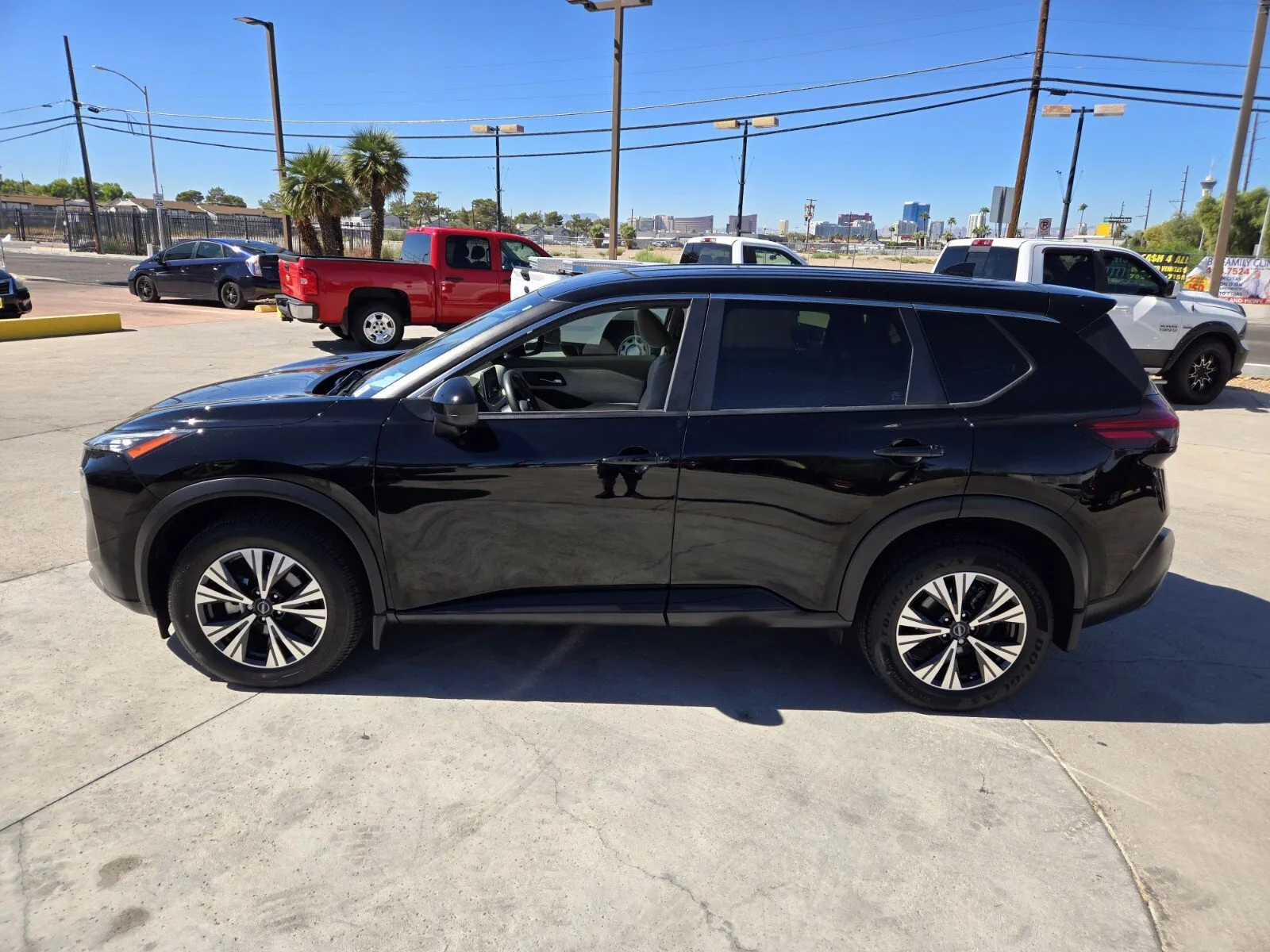 Nissan Rogue photo 2