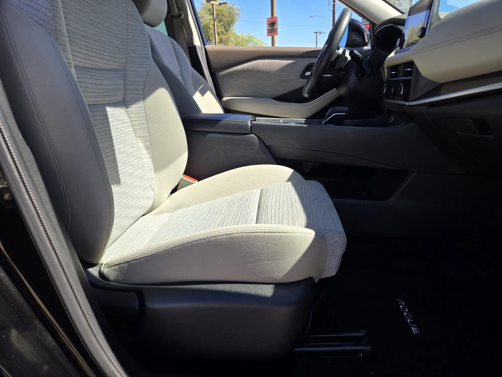 Nissan Rogue photo 12