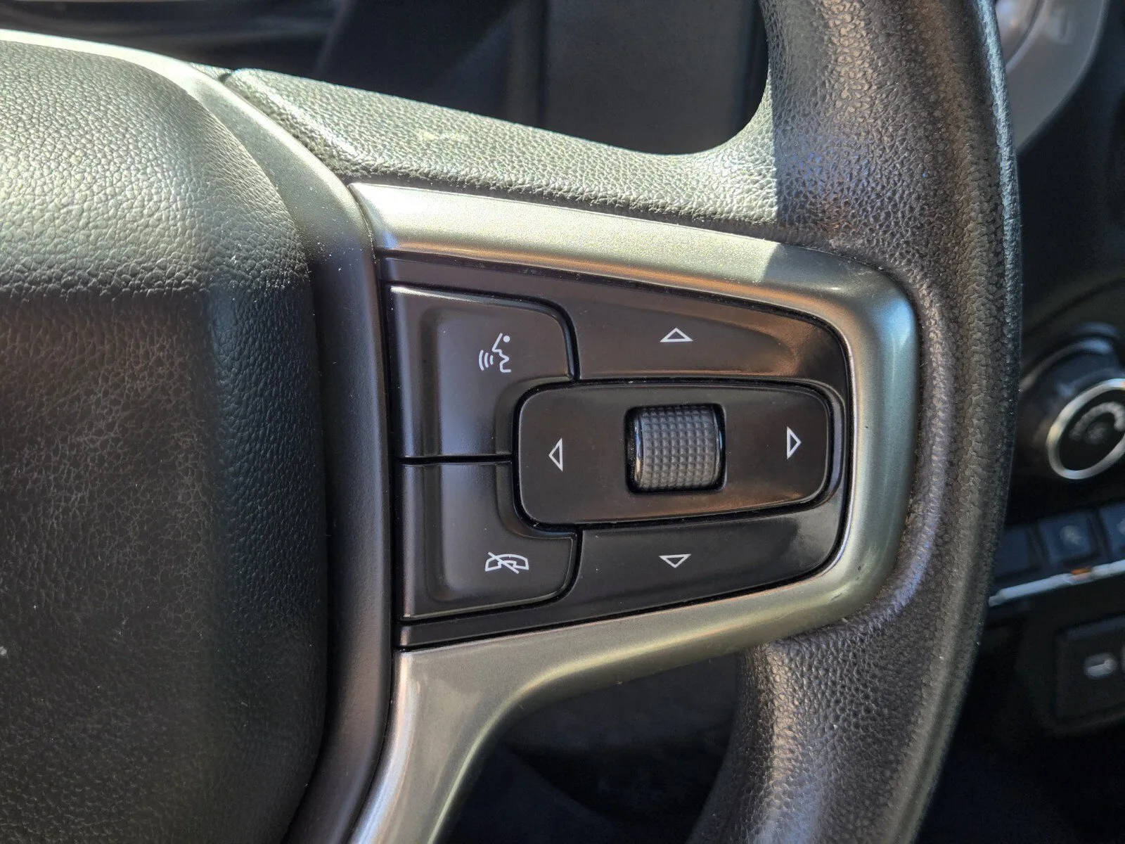 Chevrolet Silverado photo 19
