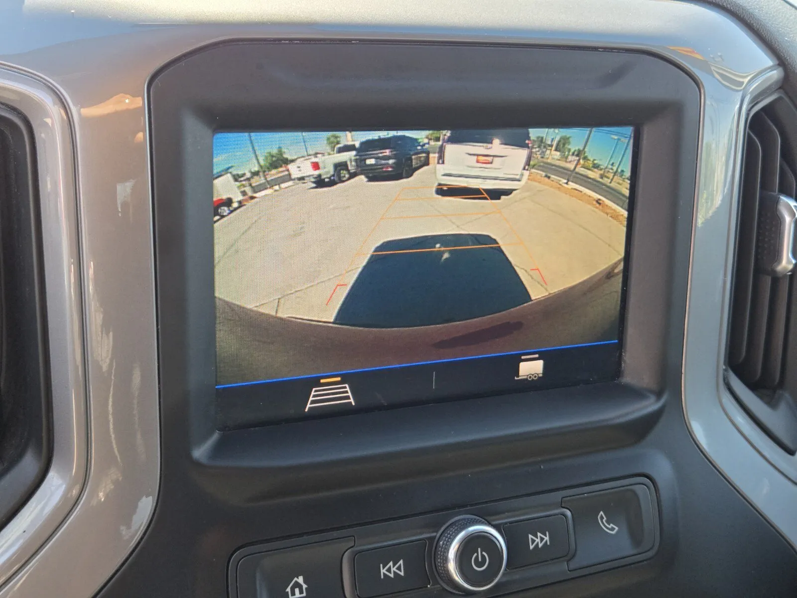 Chevrolet Silverado photo 17