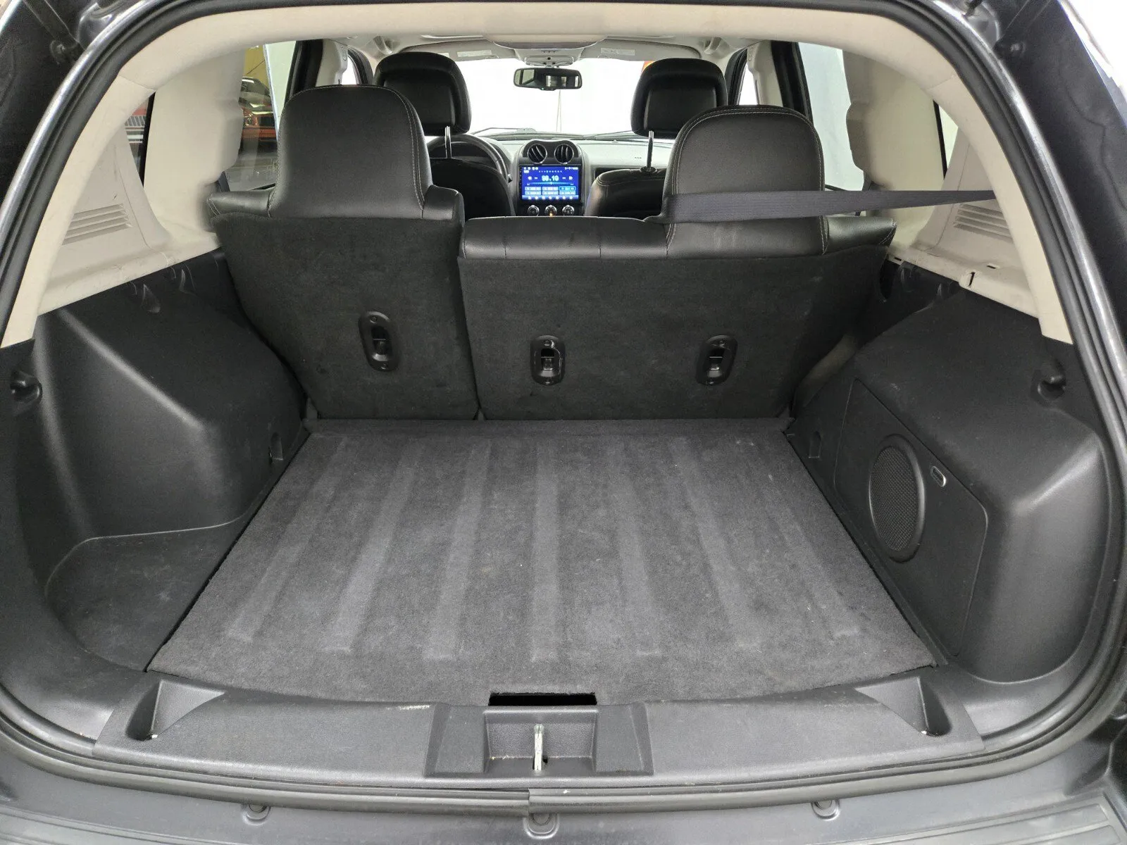 Jeep Compass photo 8