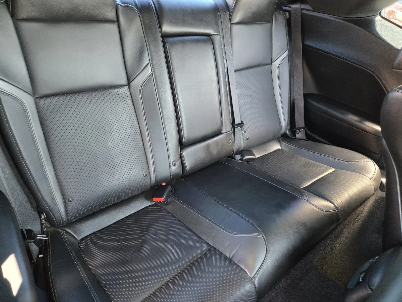Dodge Challenger photo 11